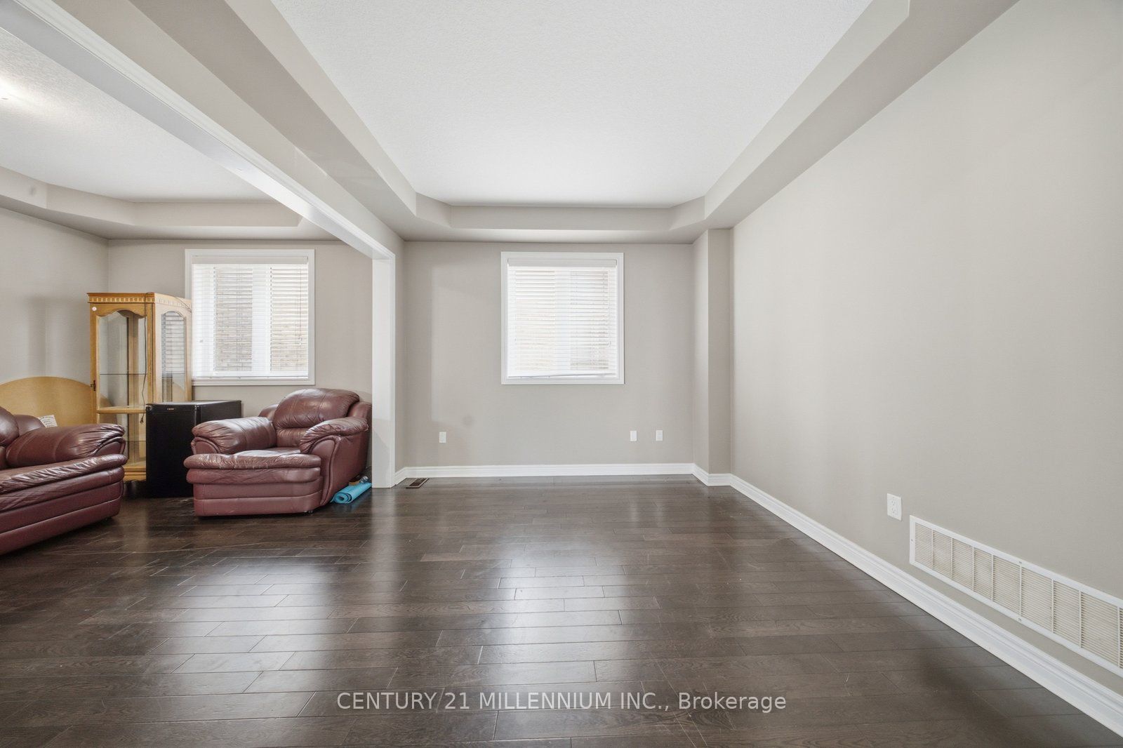 1153 Upper Thames Drive Property Photo 9