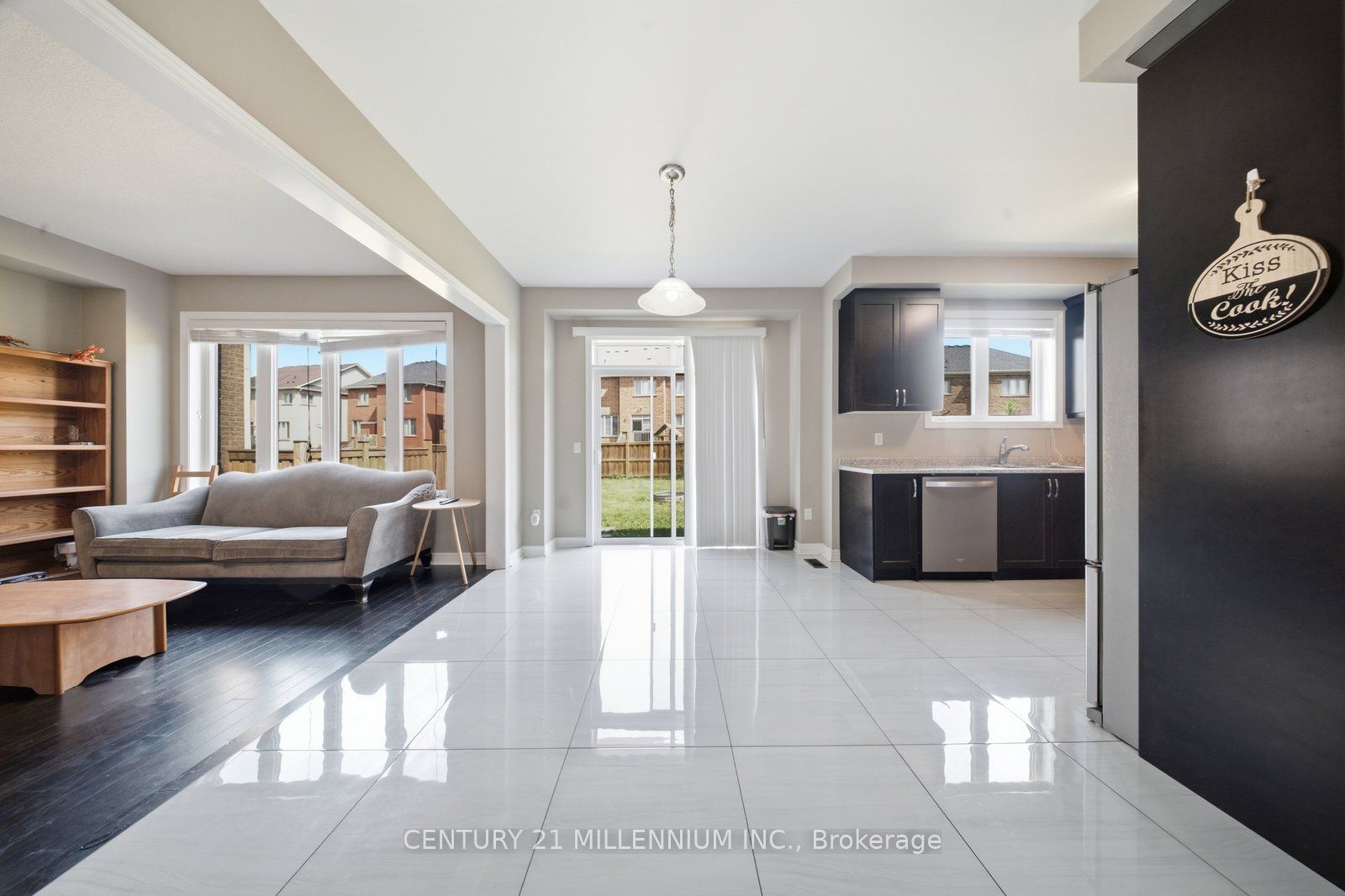 1153 Upper Thames Drive Property Photo 12