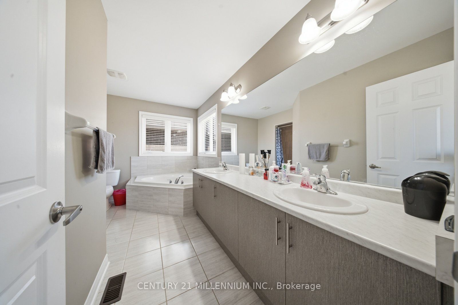 1153 Upper Thames Drive Property Photo 20