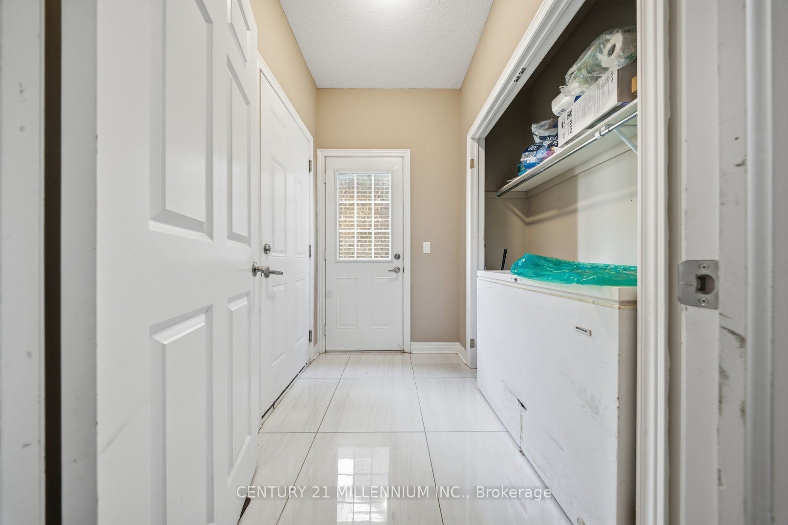 1153 Upper Thames Drive Property Photo 21