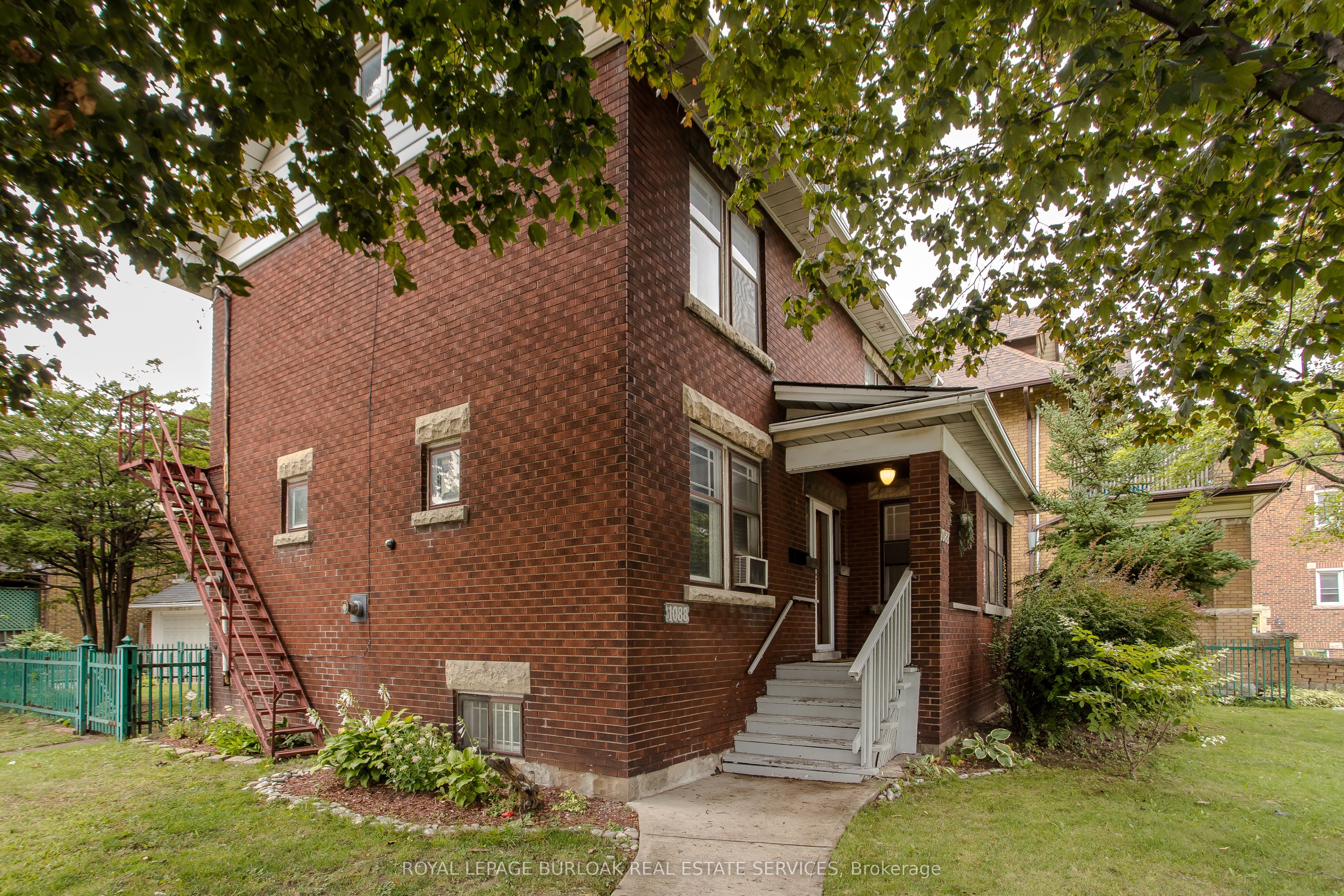 1088 King Street E Property Photo 4