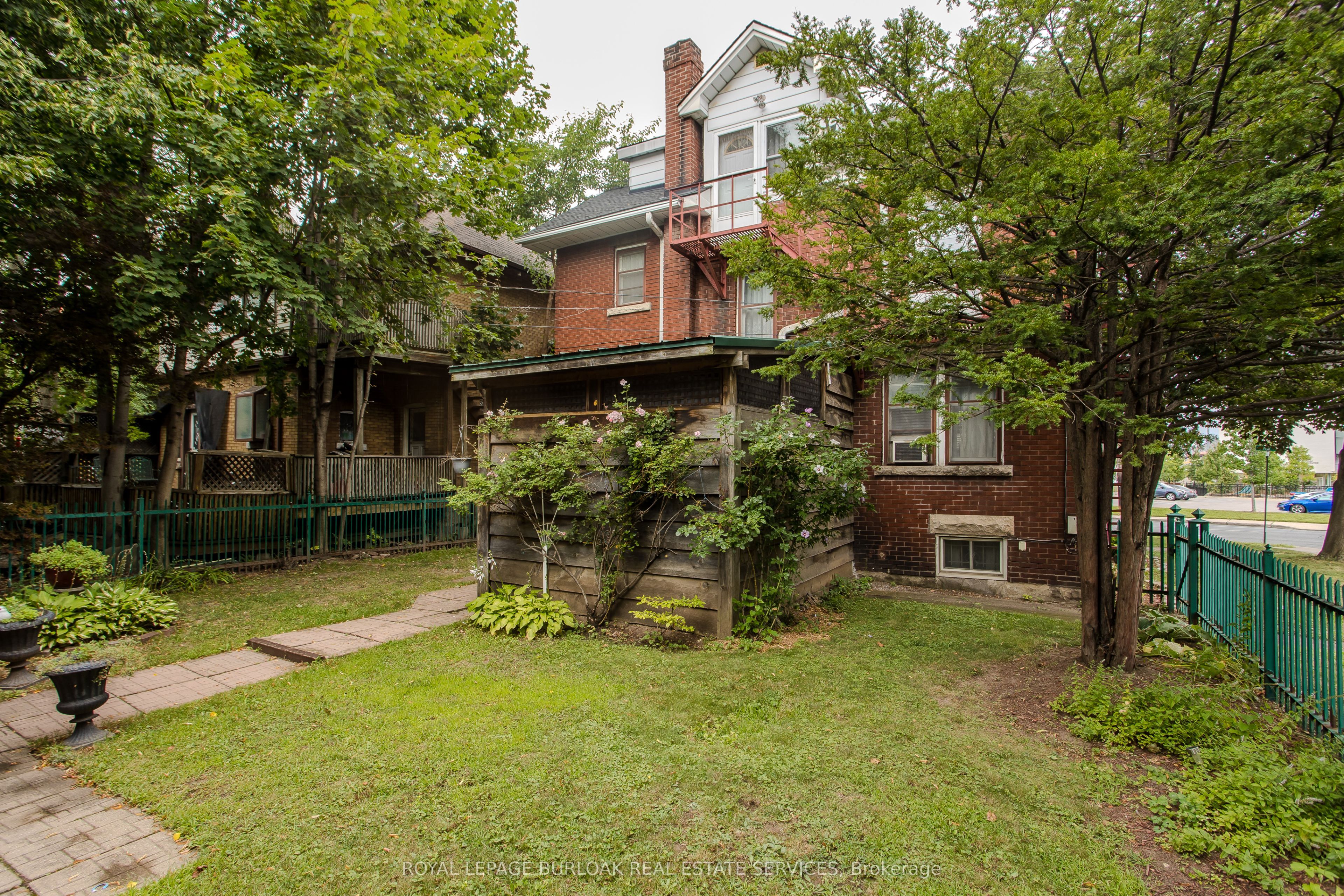 1088 King Street E Property Photo 11
