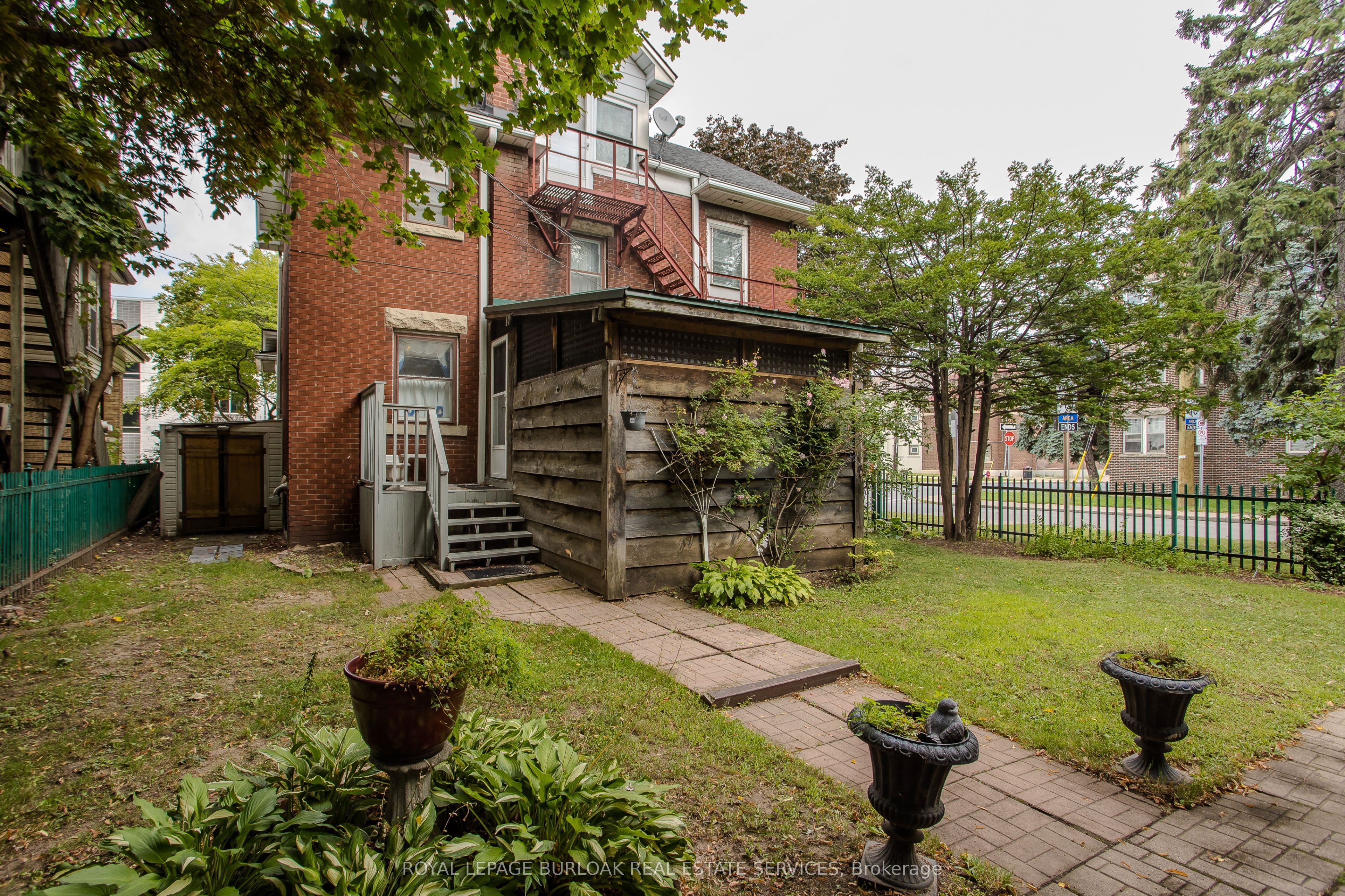 1088 King Street E Property Photo 12