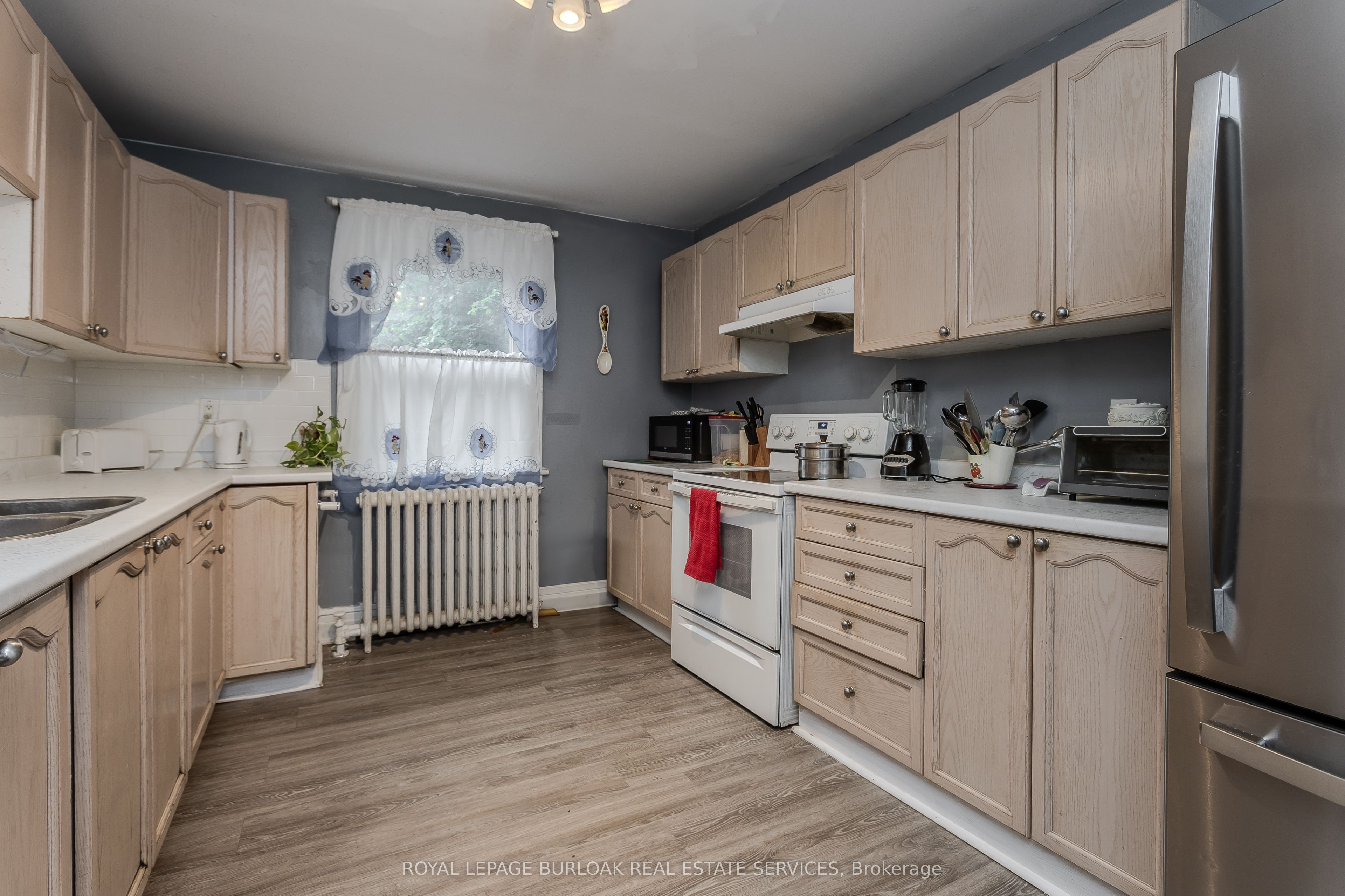 1088 King Street E Property Photo 18