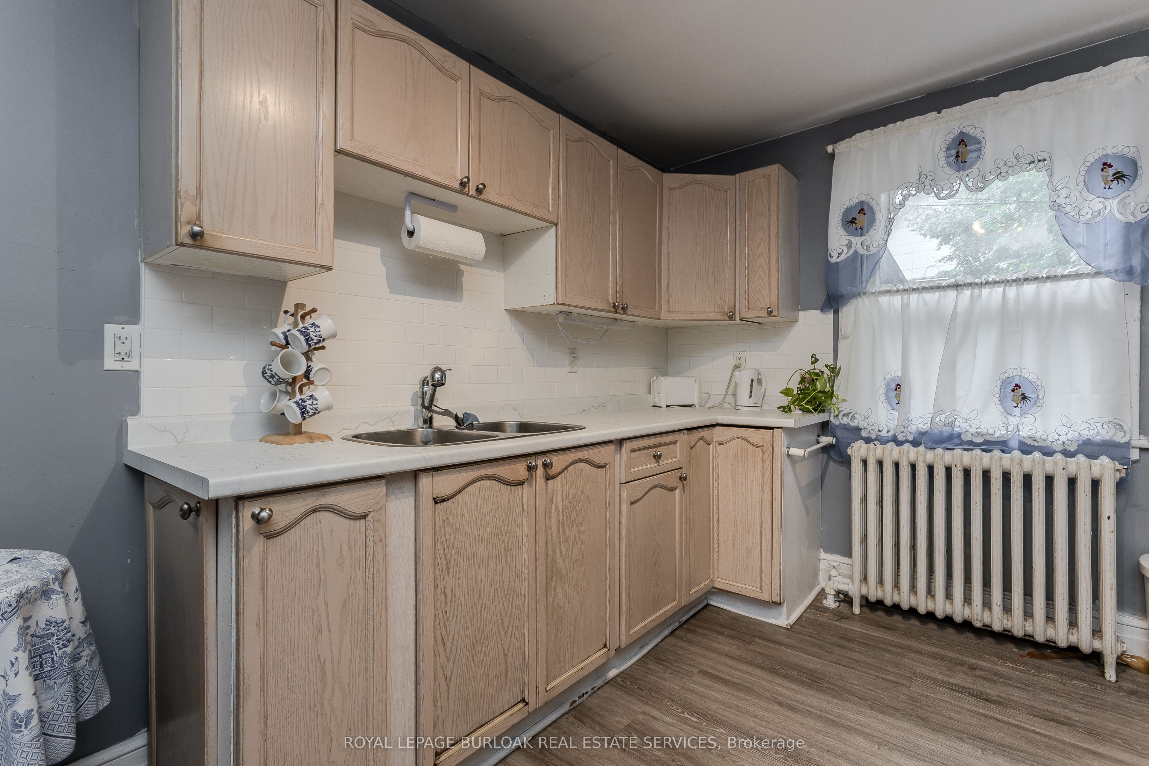 1088 King Street E Property Photo 19