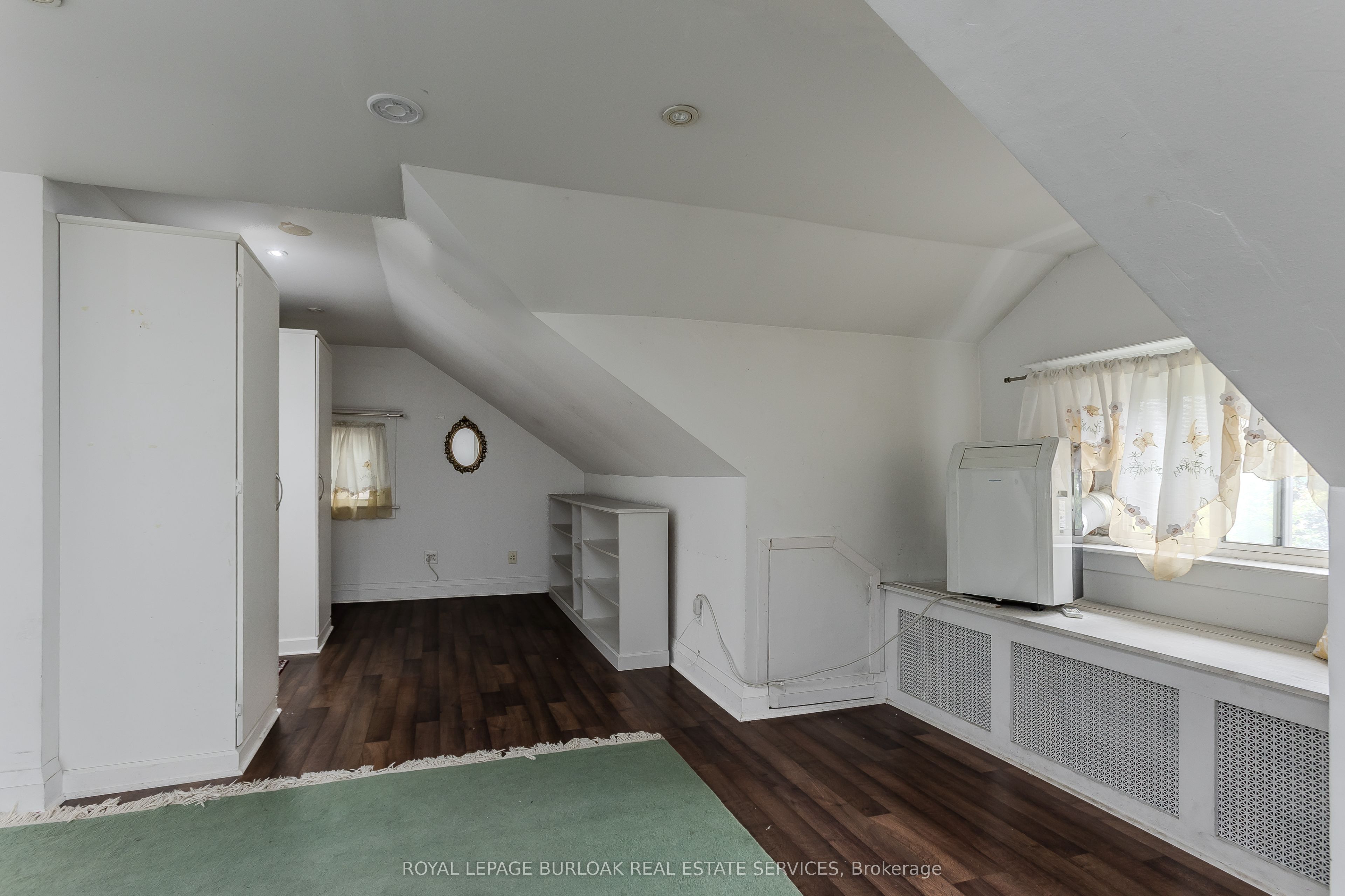 1088 King Street E Property Photo 39