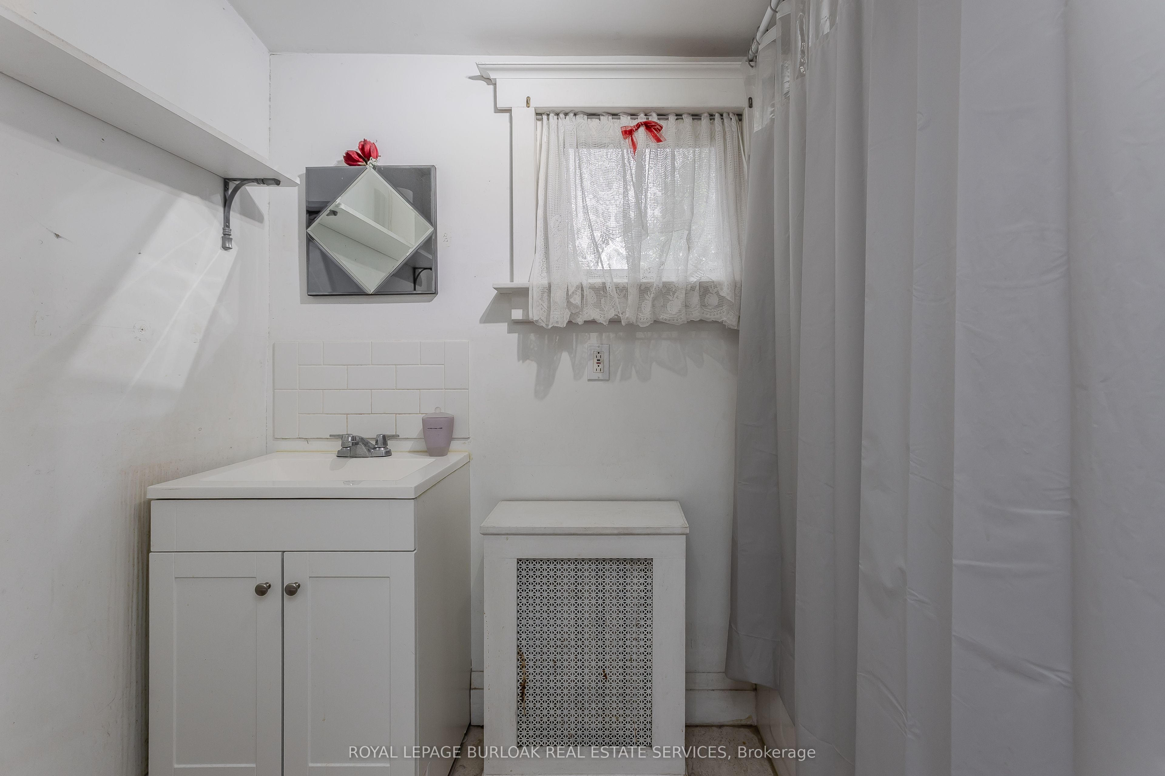 1088 King Street E Property Photo 40
