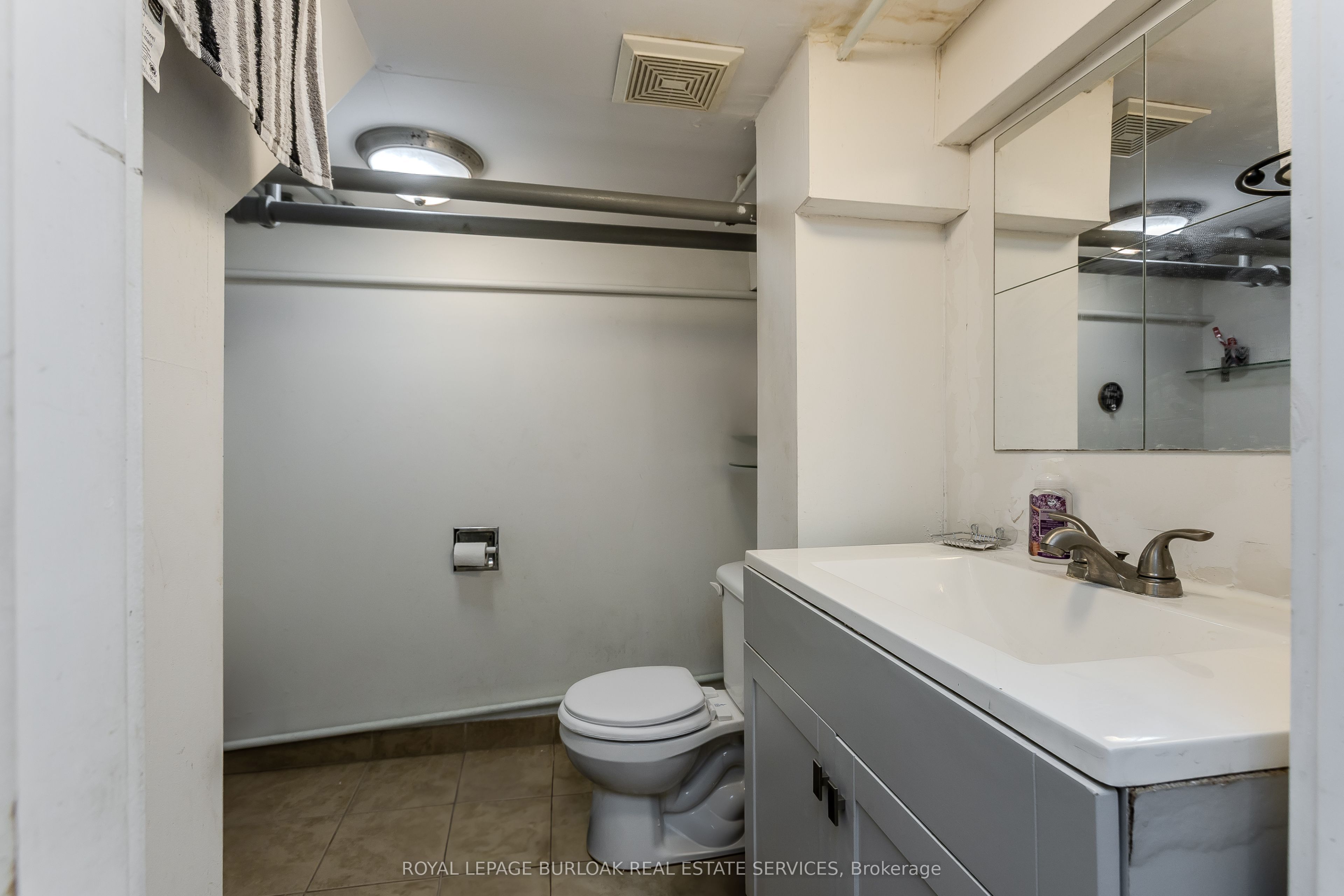 1088 King Street E Property Photo 44