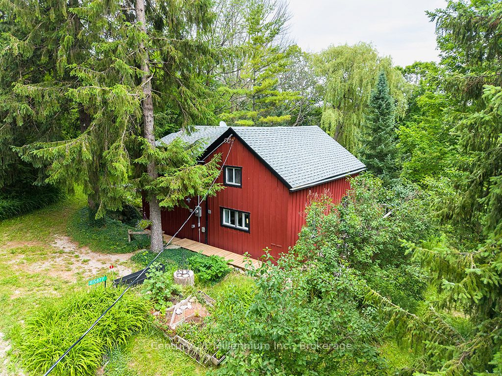 415877 Tenth Line Property Photo 3