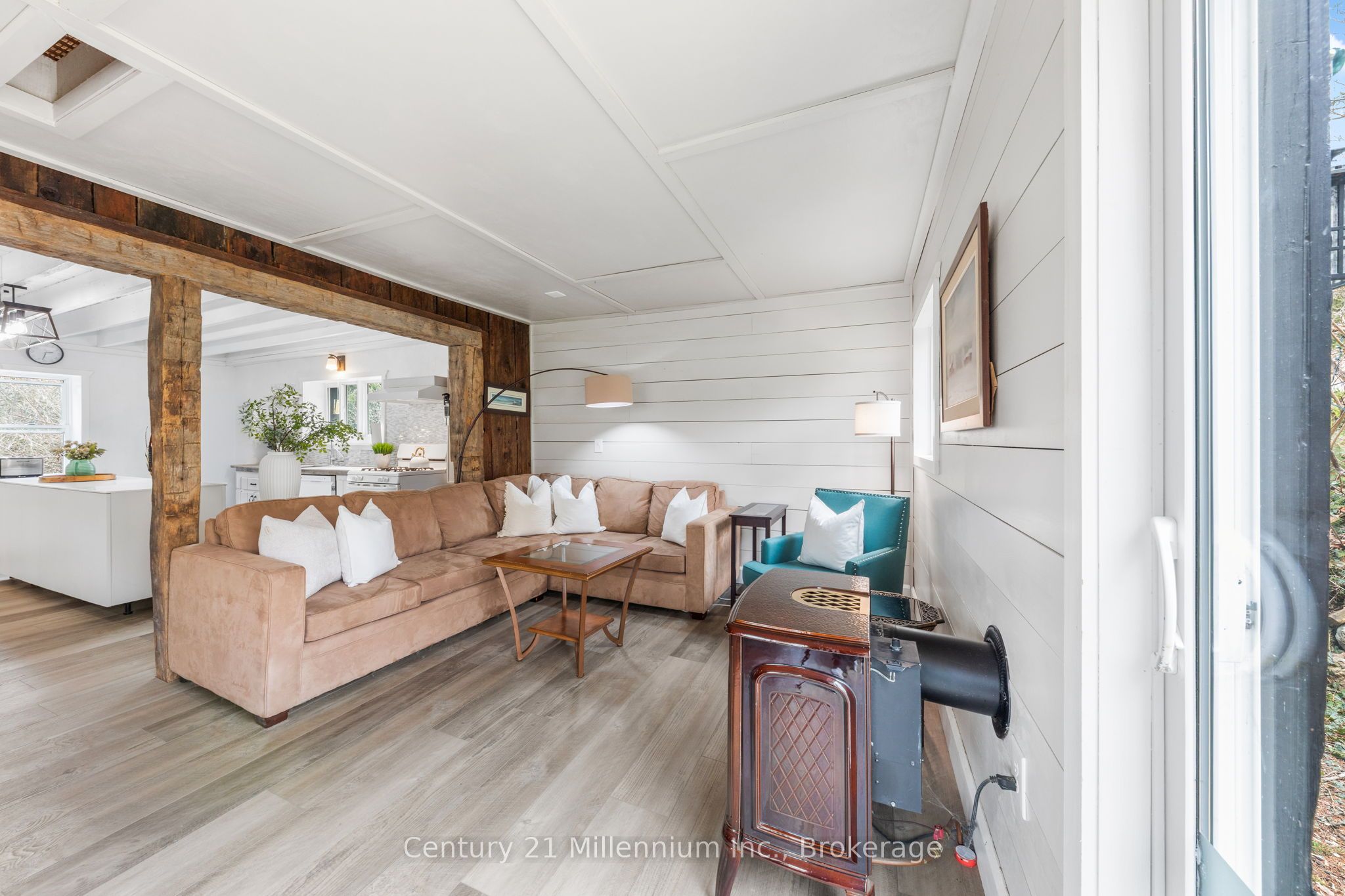 415877 Tenth Line Property Photo 9