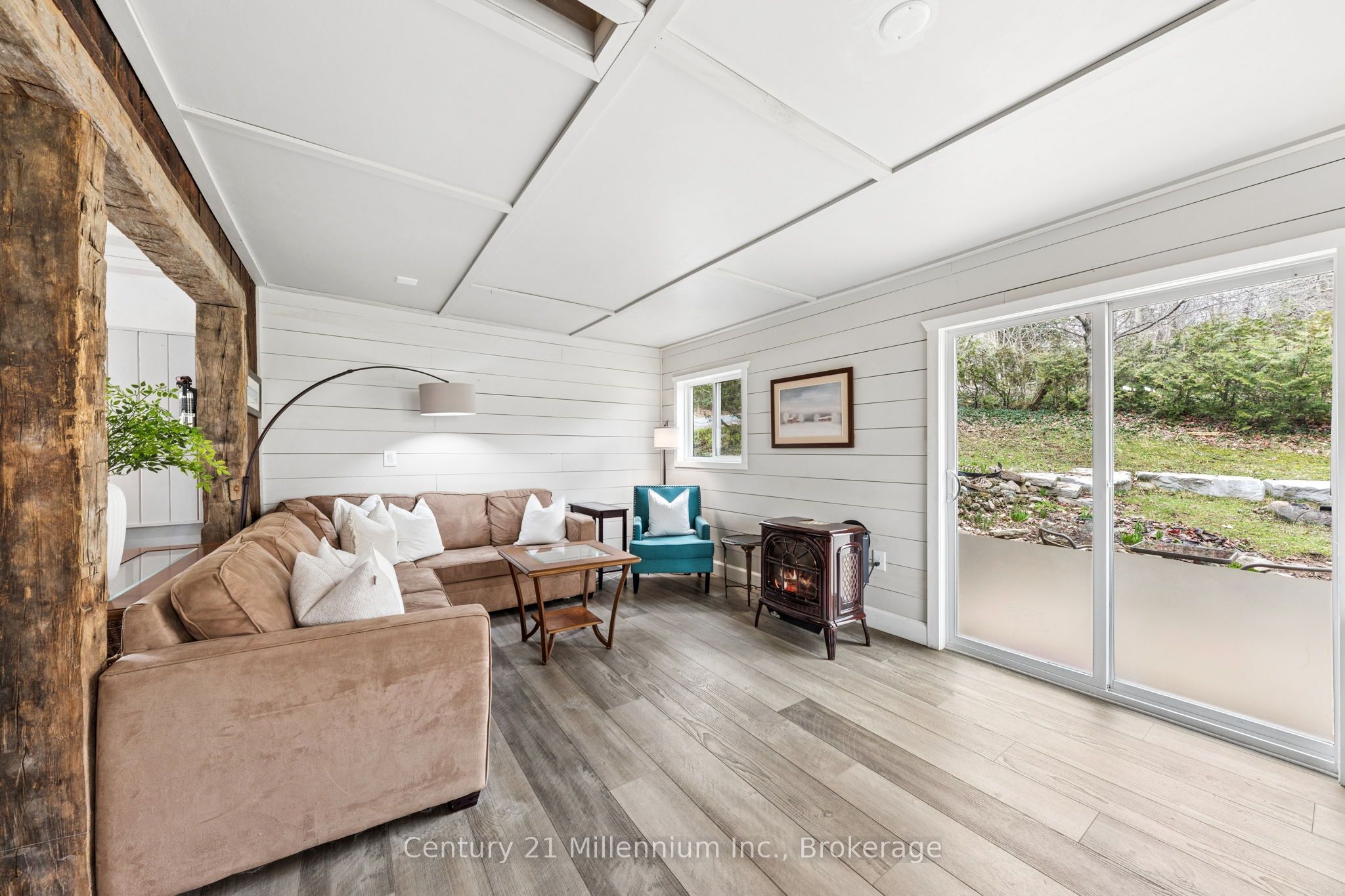 415877 Tenth Line Property Photo 10