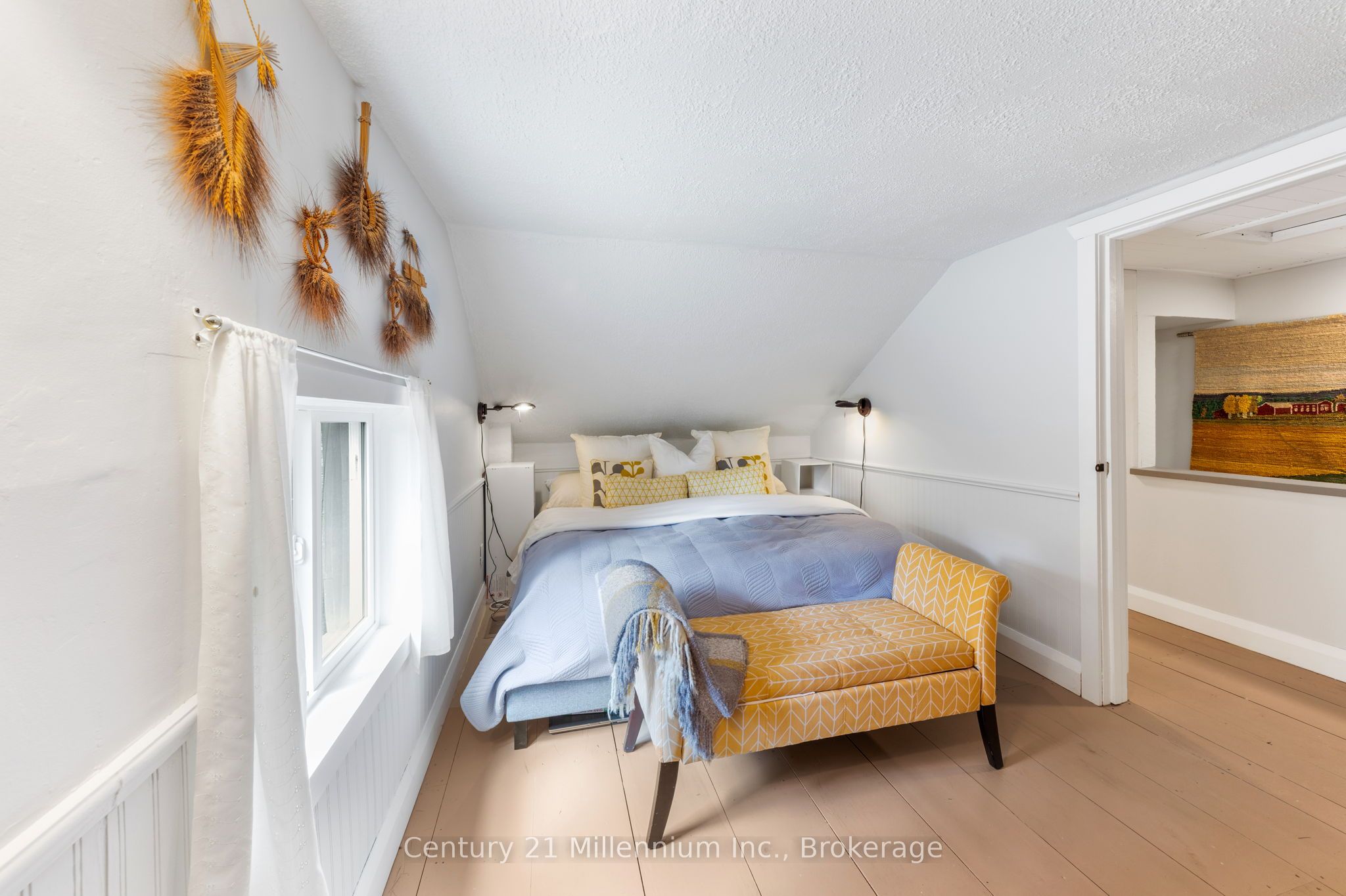 415877 Tenth Line Property Photo 18