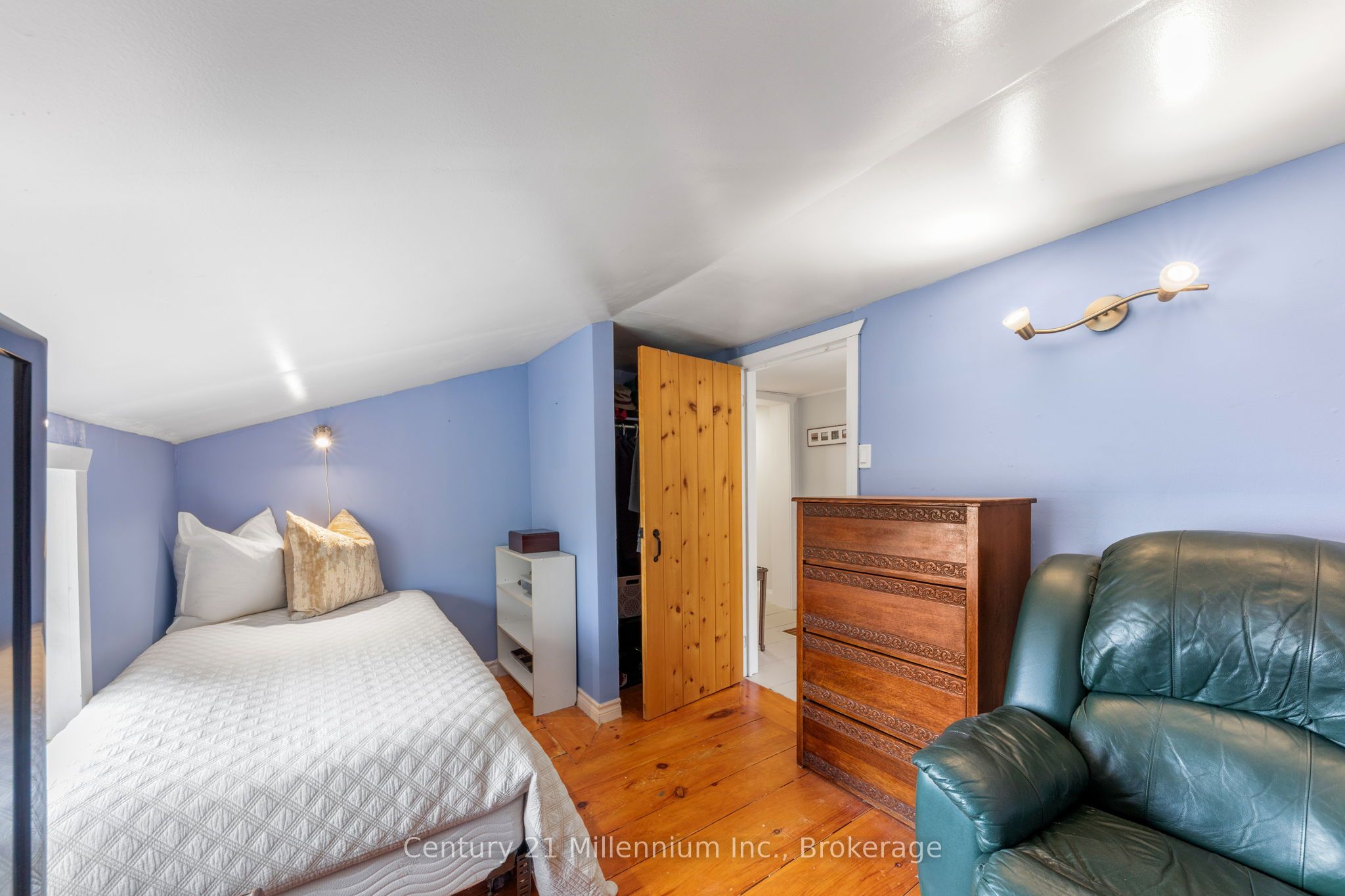 415877 Tenth Line Property Photo 23