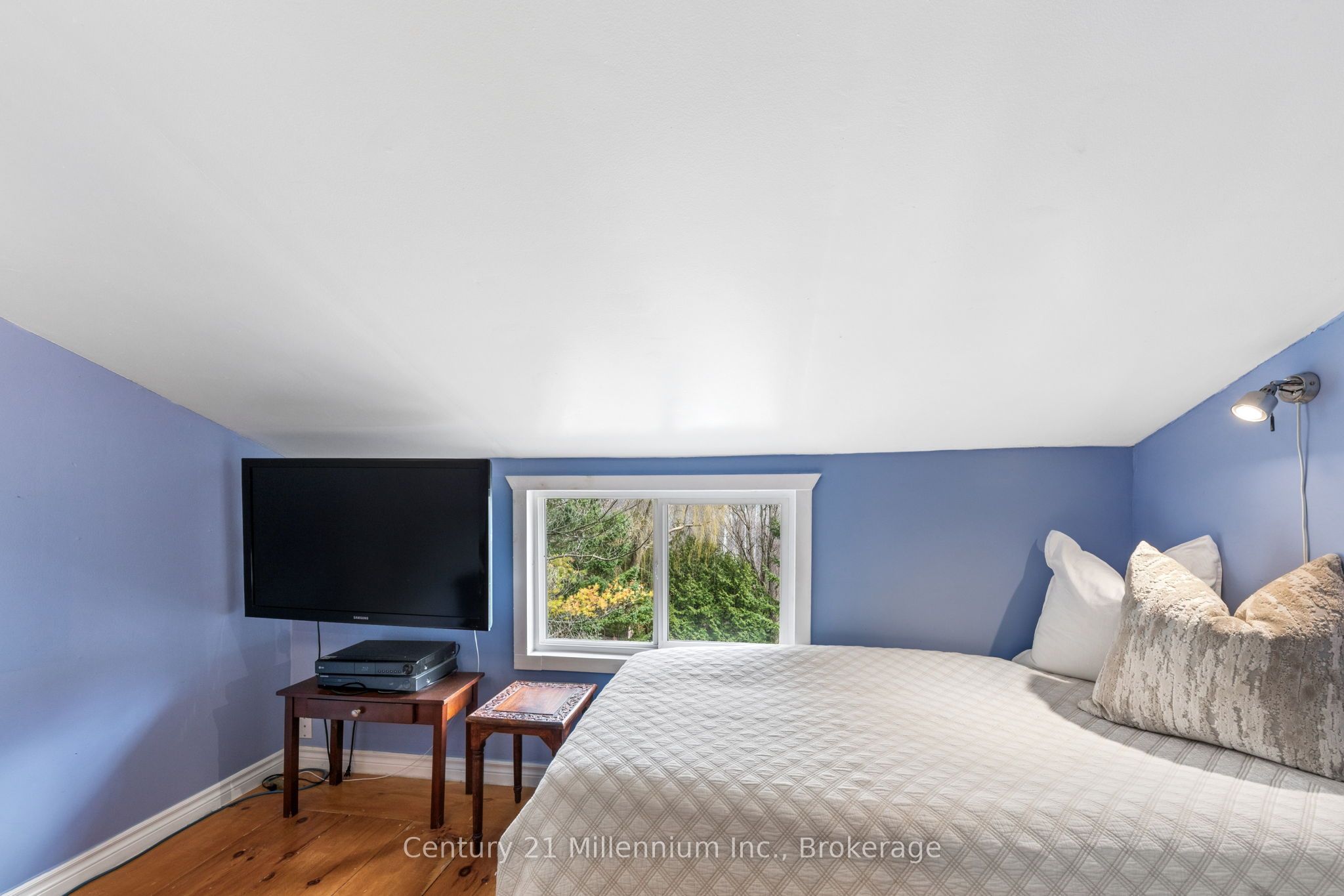 415877 Tenth Line Property Photo 24