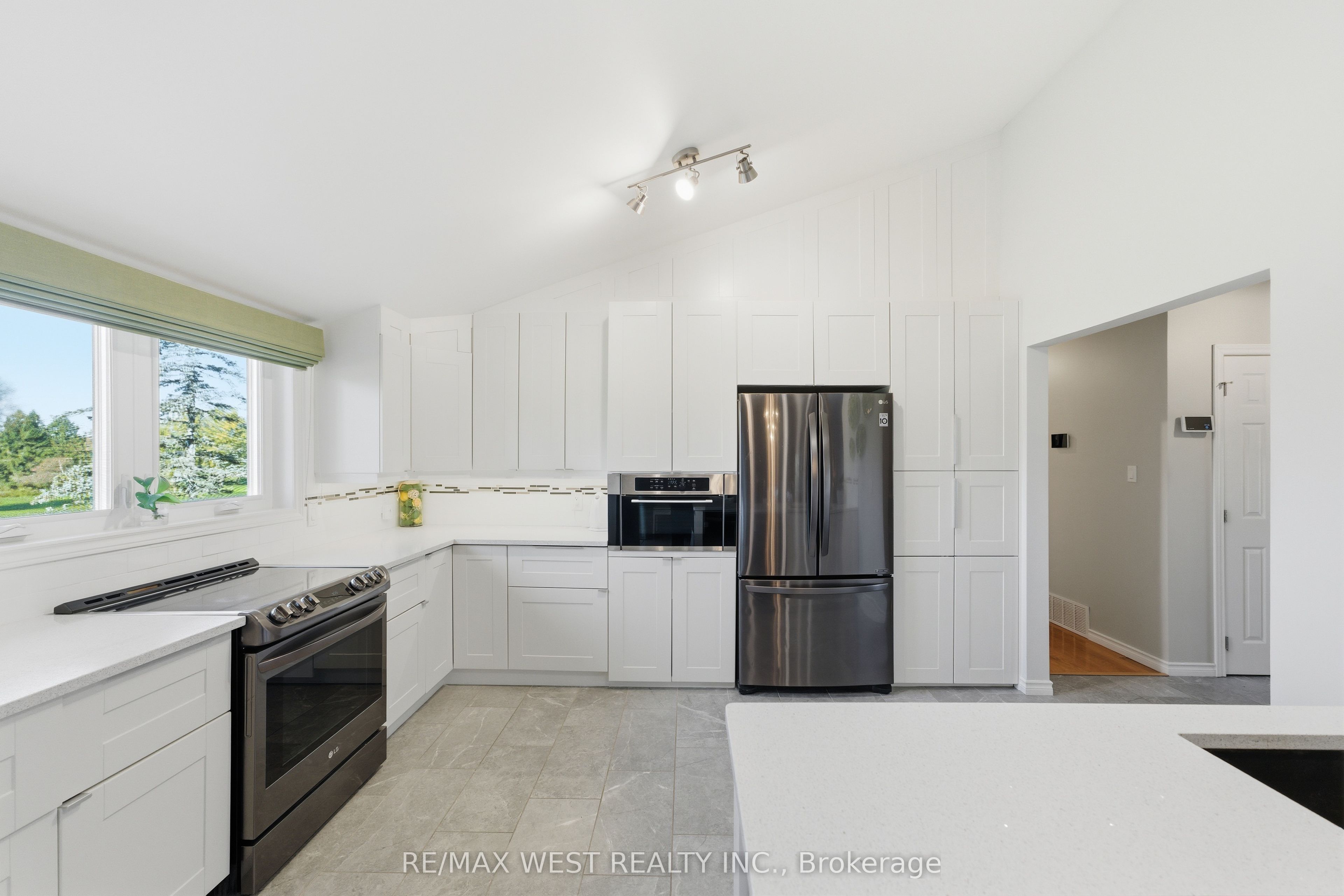 2776 Dalewood Court Property Photo 4