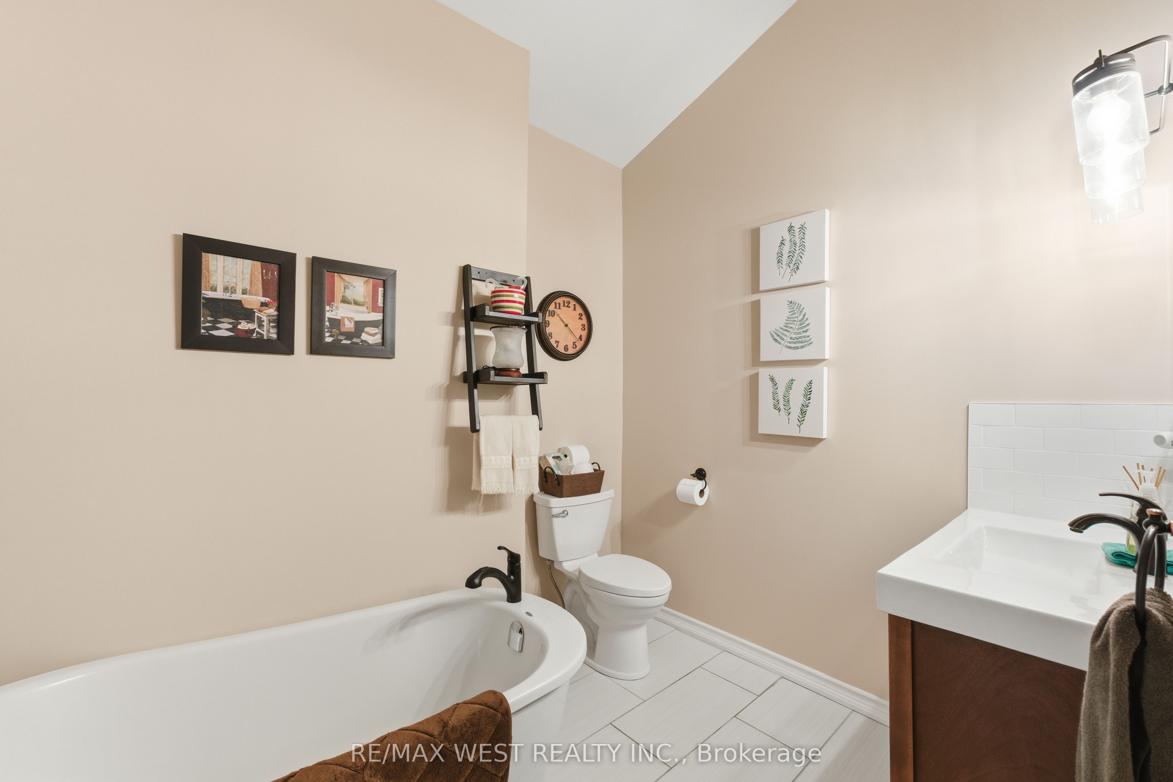2776 Dalewood Court Property Photo 8