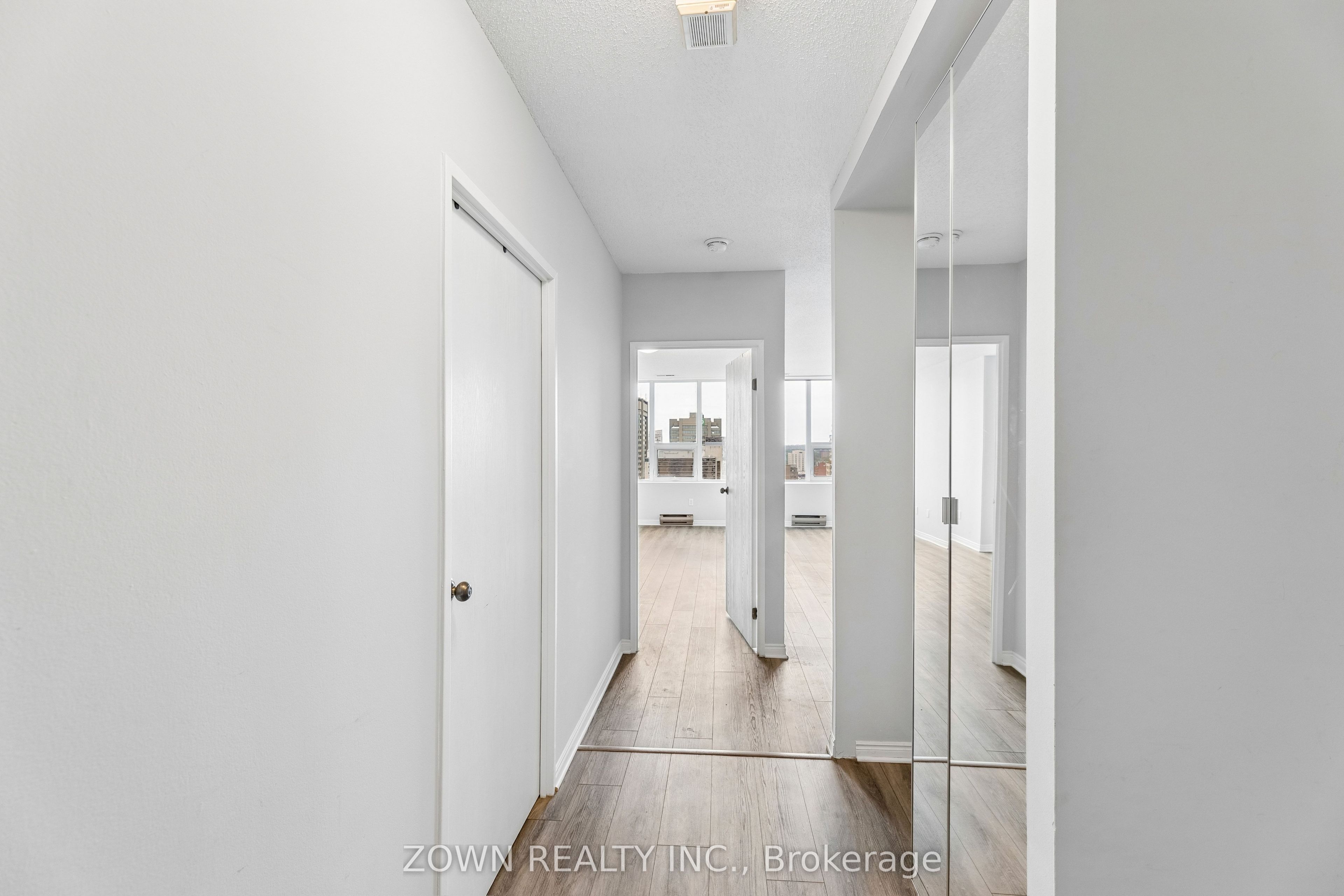389 Dundas Street 2205 Property Photo 4