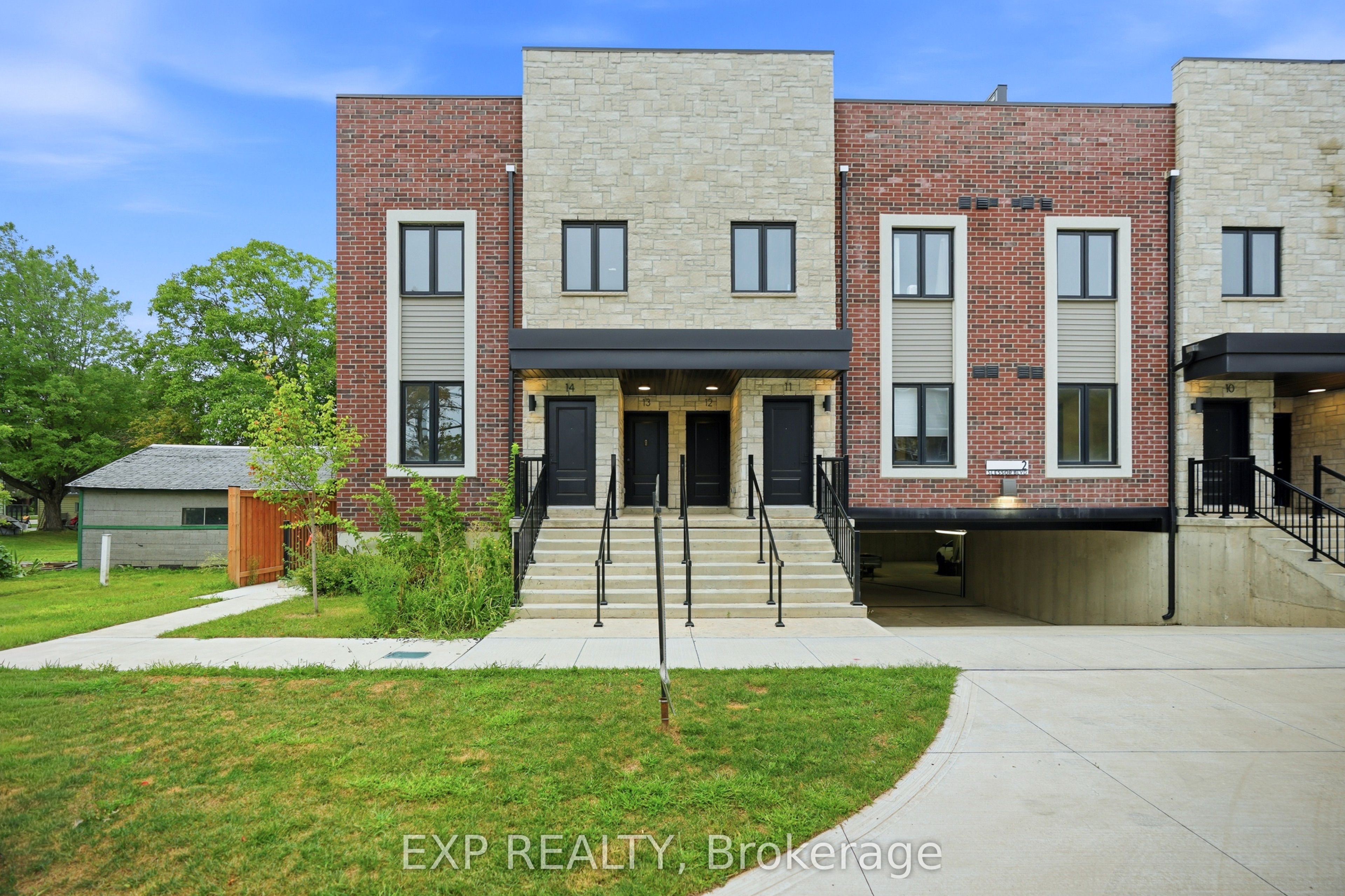 2 Slessor Boulevard 12 Property Photo 1