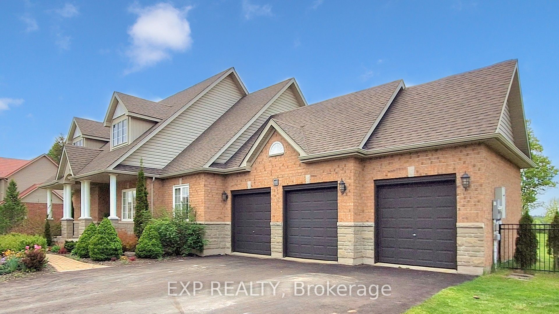 42 Somerville Crescent Property Photo 2