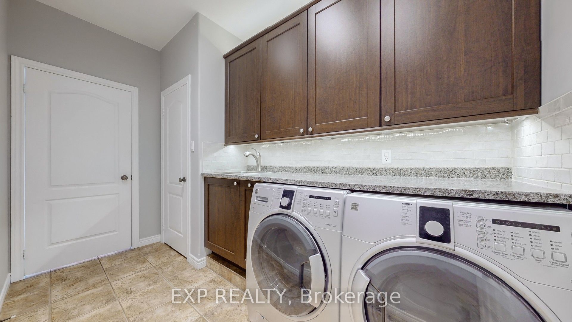 42 Somerville Crescent Property Photo 27