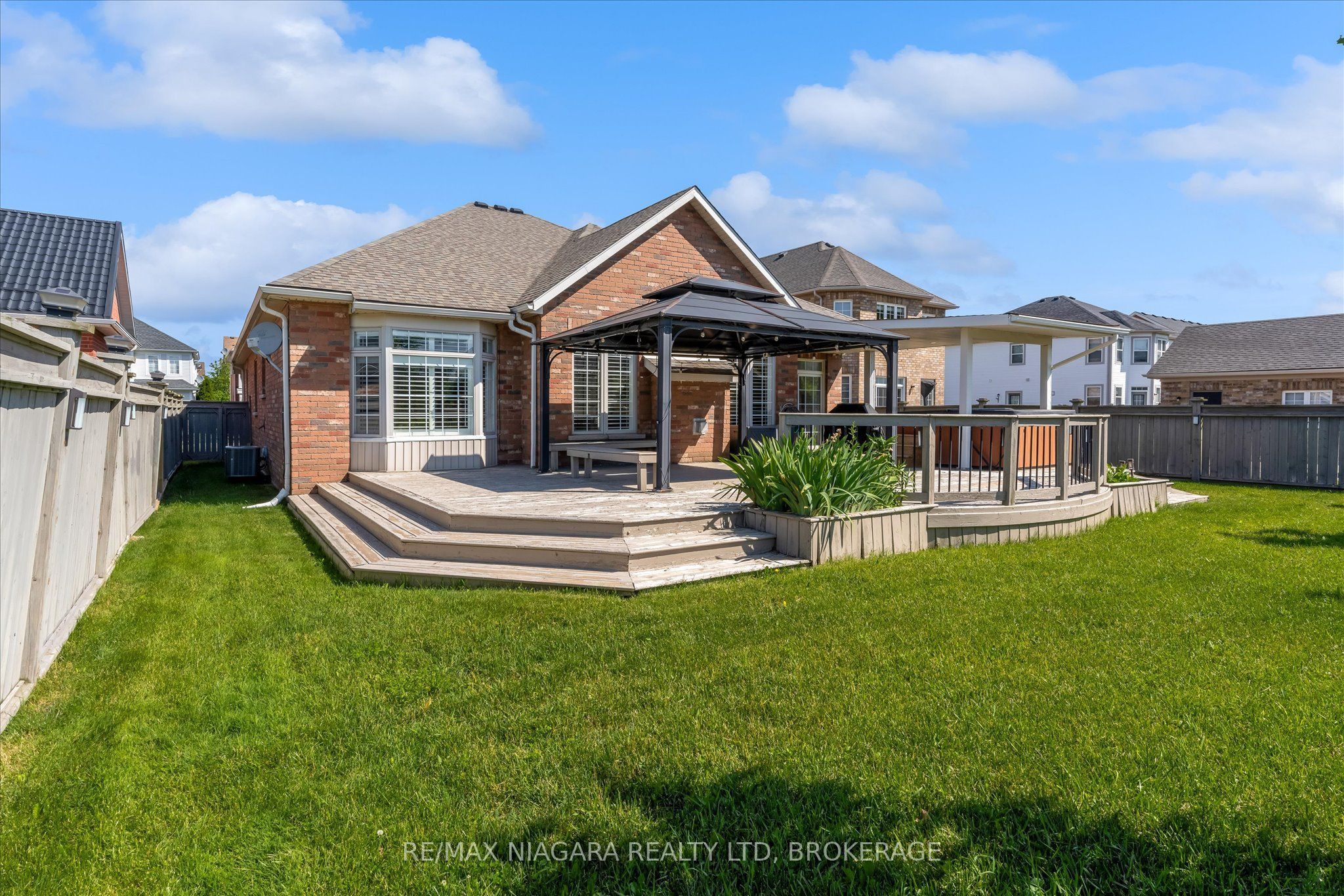 404 Wright Crescent Property Photo 1