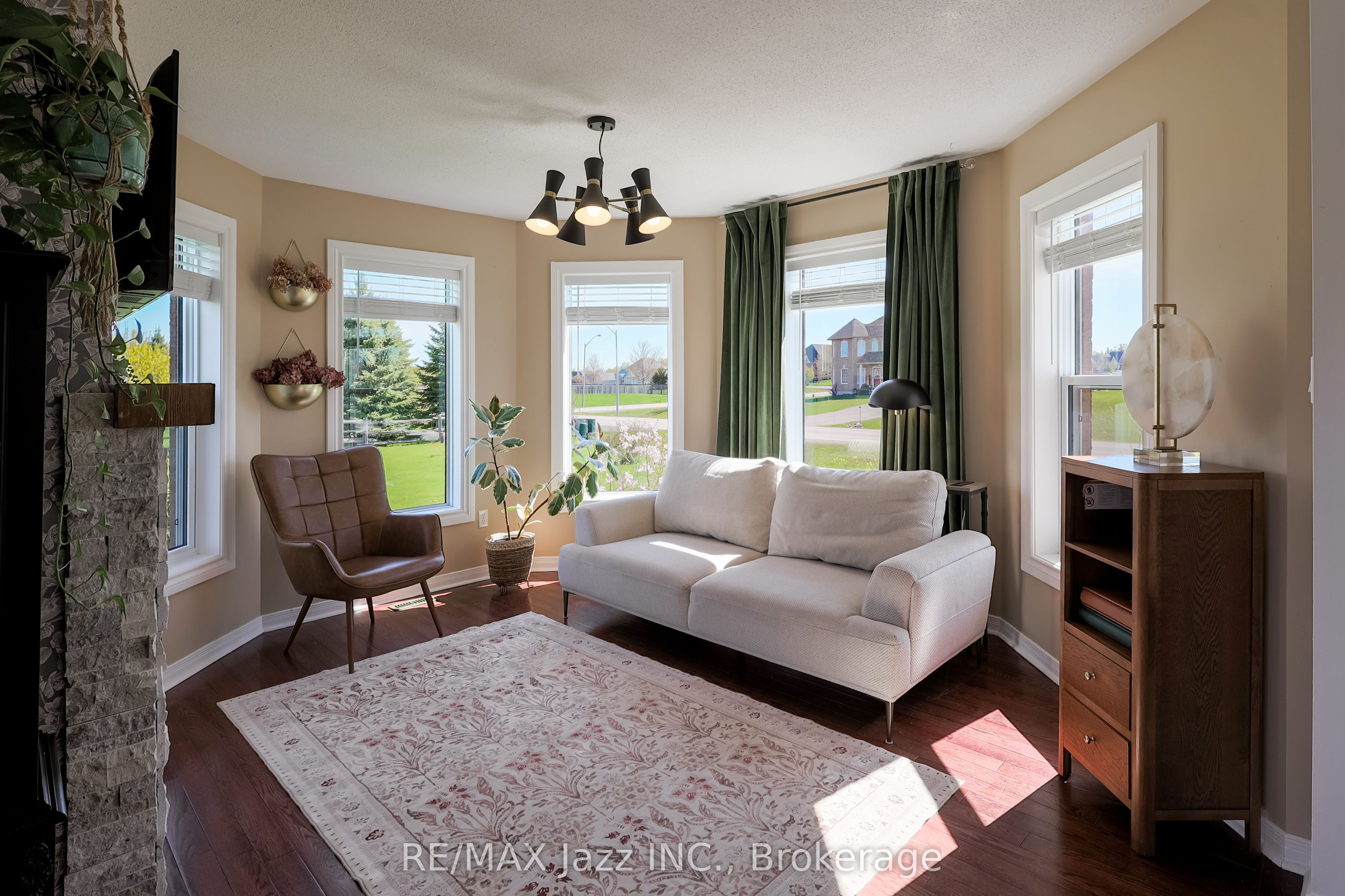 29 Songbird Crescent Property Photo 6