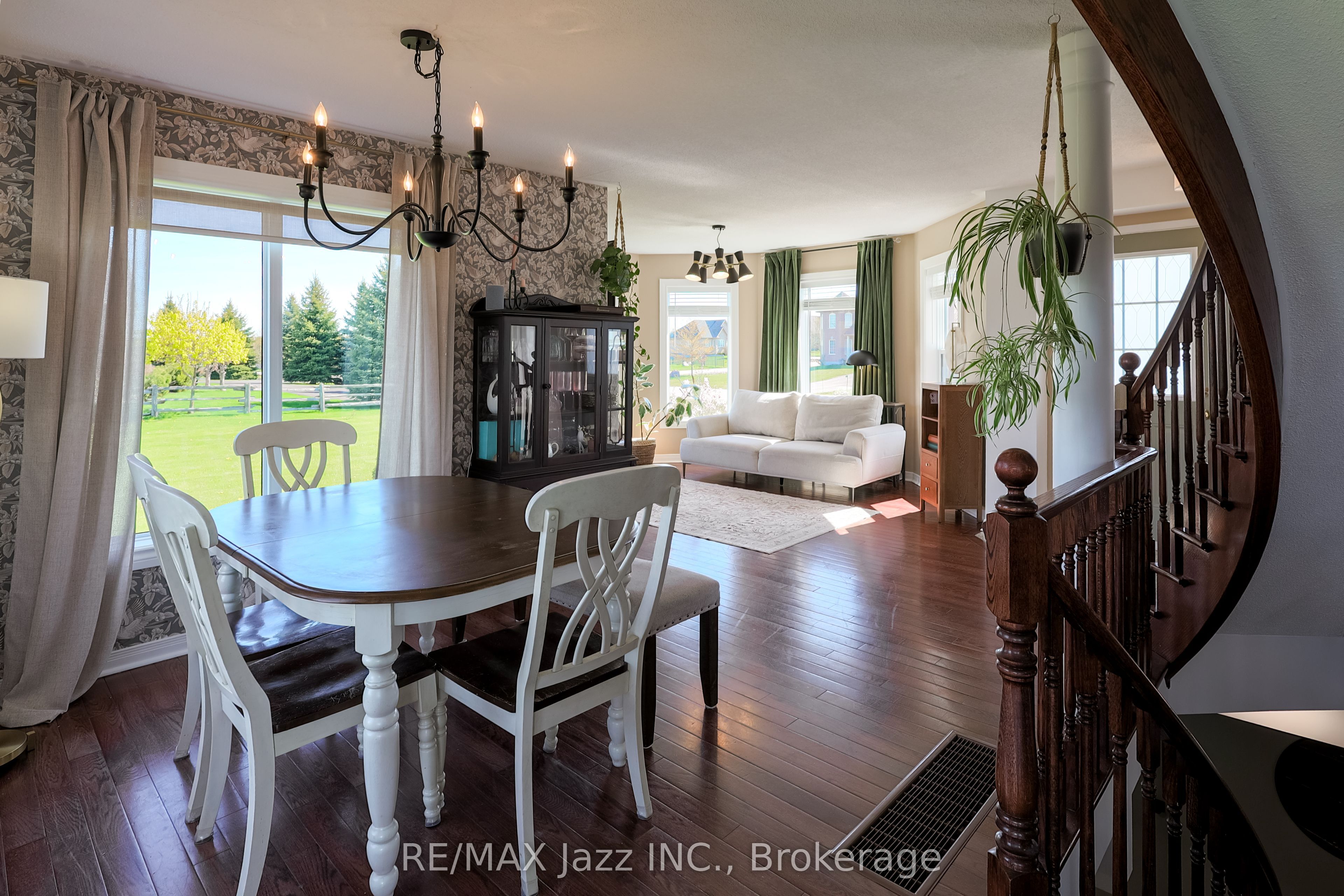 29 Songbird Crescent Property Photo 8