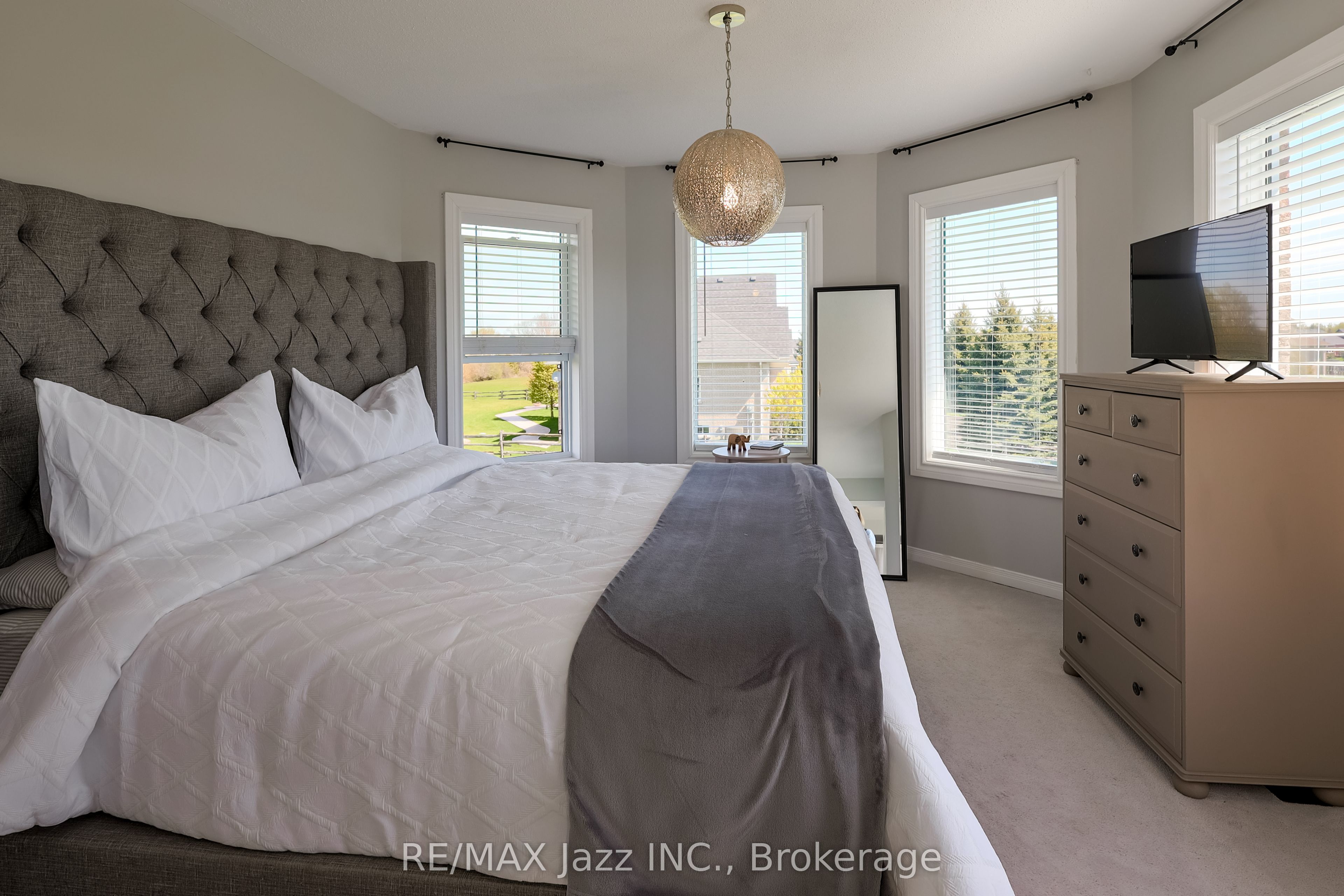 29 Songbird Crescent Property Photo 15