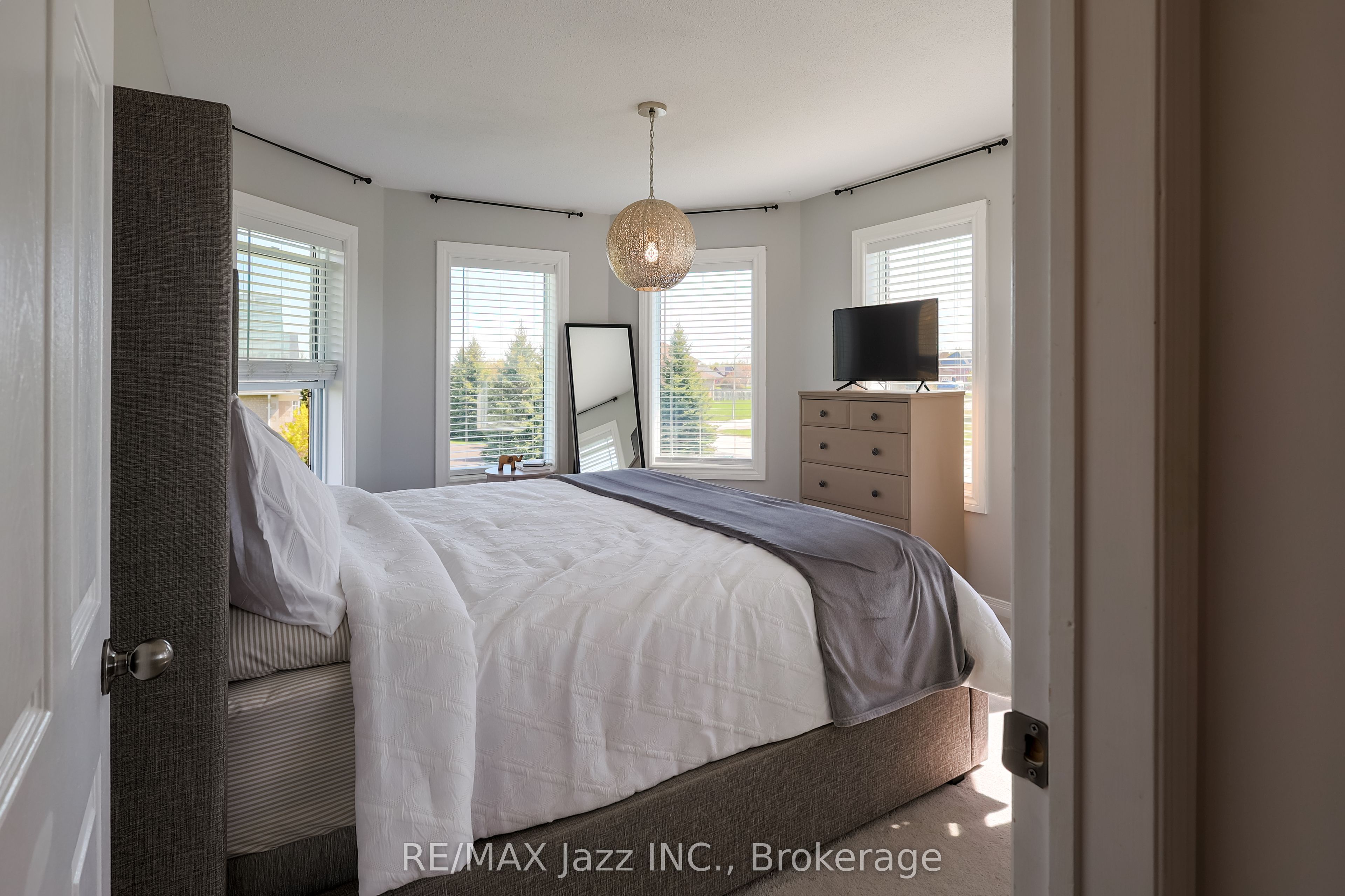 29 Songbird Crescent Property Photo 17
