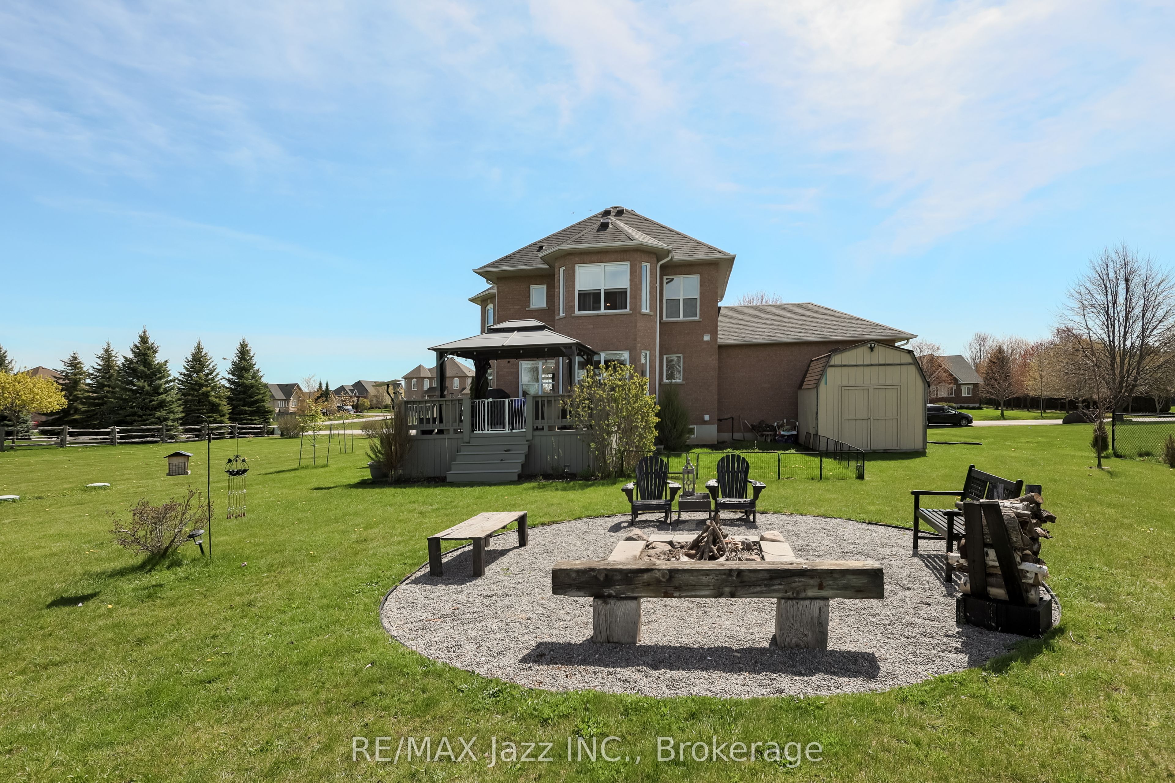 29 Songbird Crescent Property Photo 23