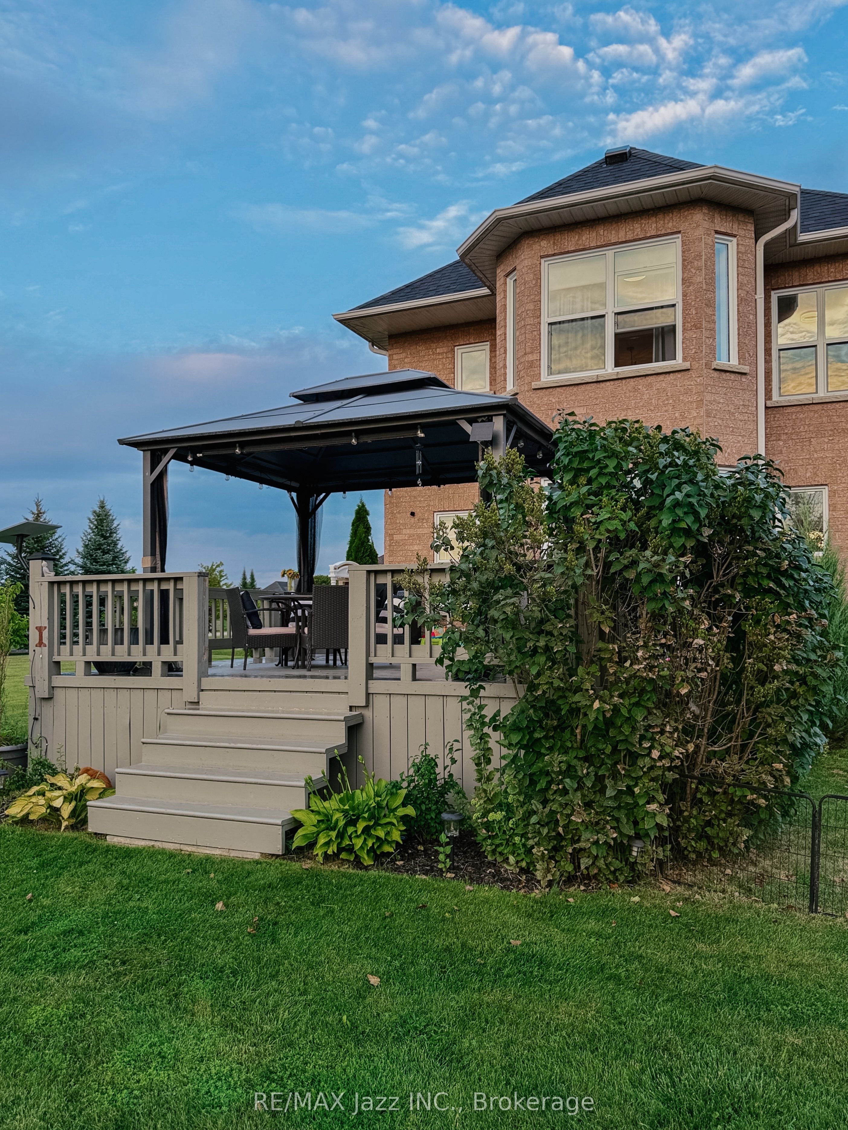 29 Songbird Crescent Property Photo 28