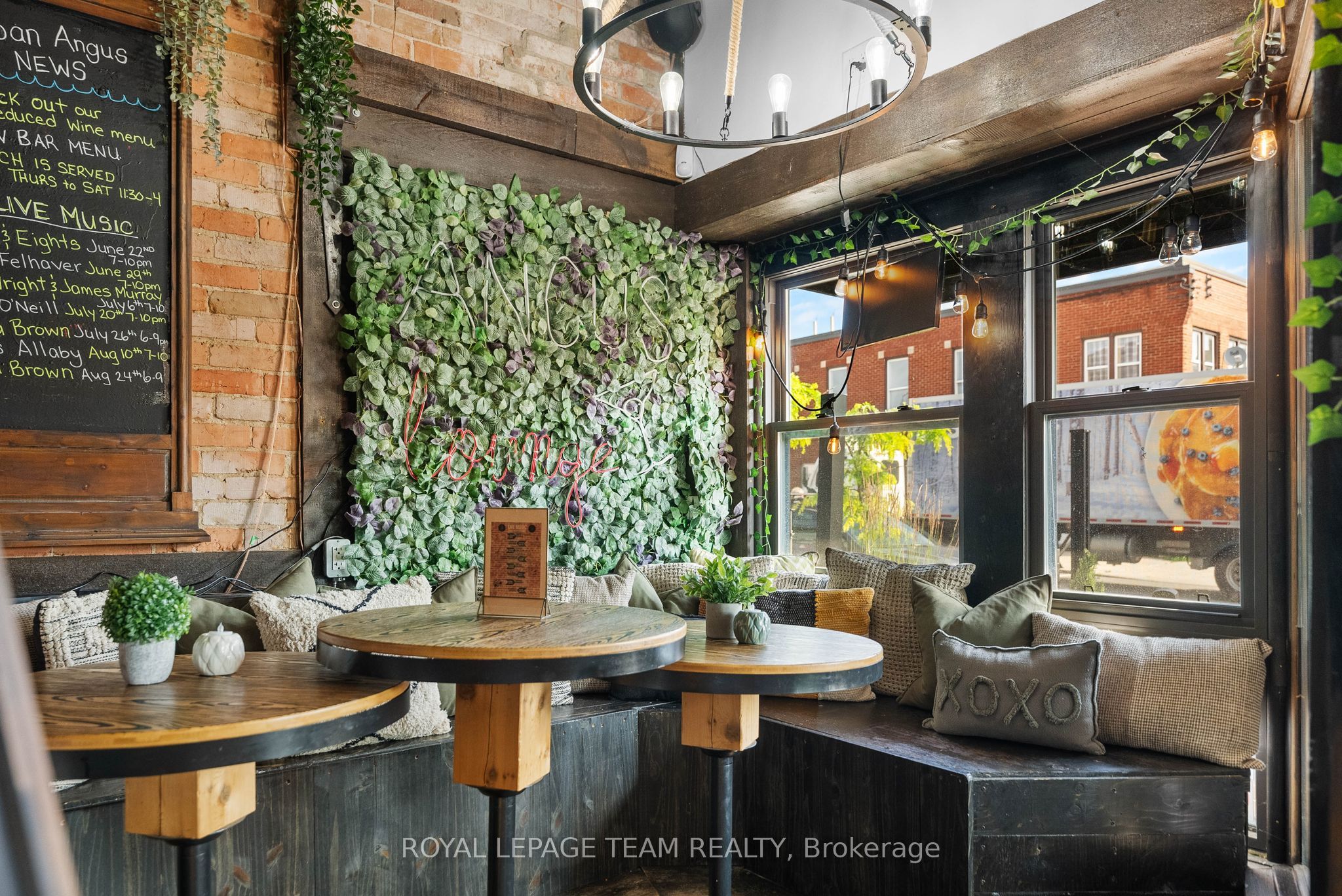 26 Elgin Street W Property Photo 3