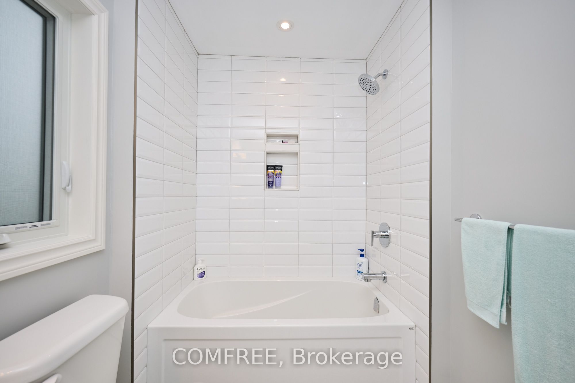 8880 Angie Drive Property Photo 11