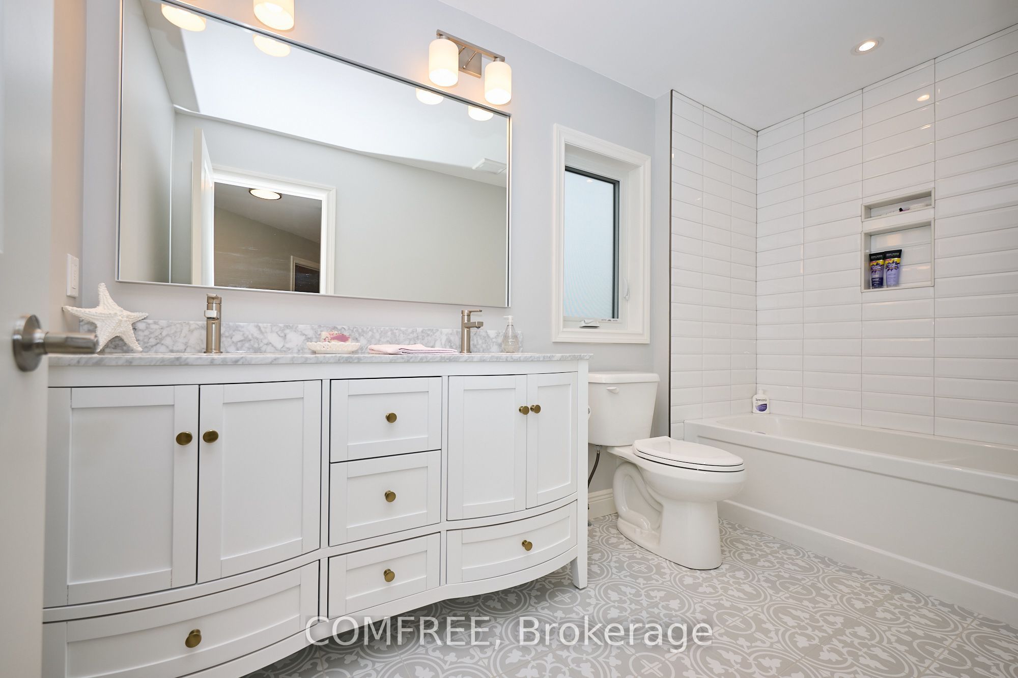 8880 Angie Drive Property Photo 12