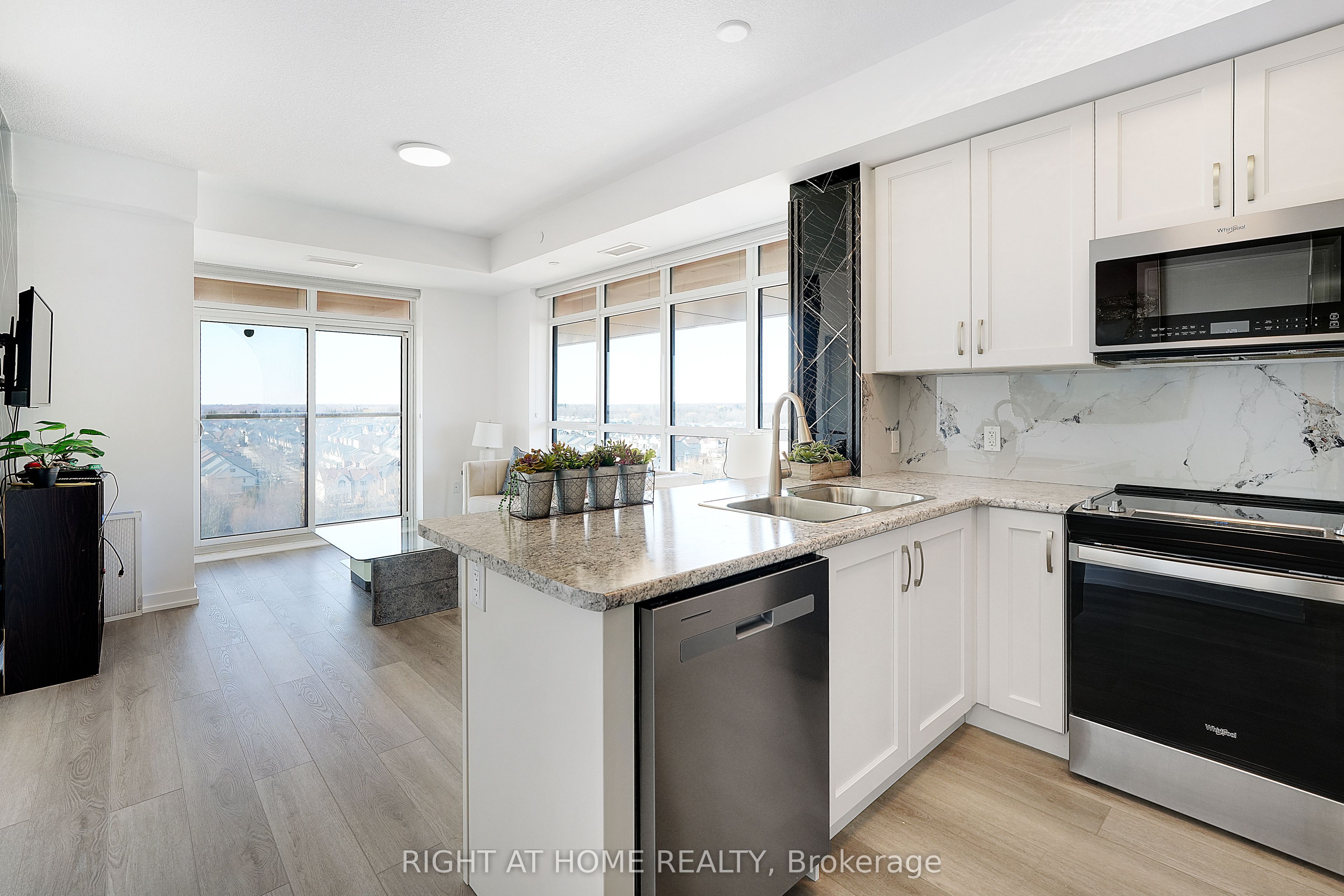 460 Dundas Street E 905 Property Photo 2