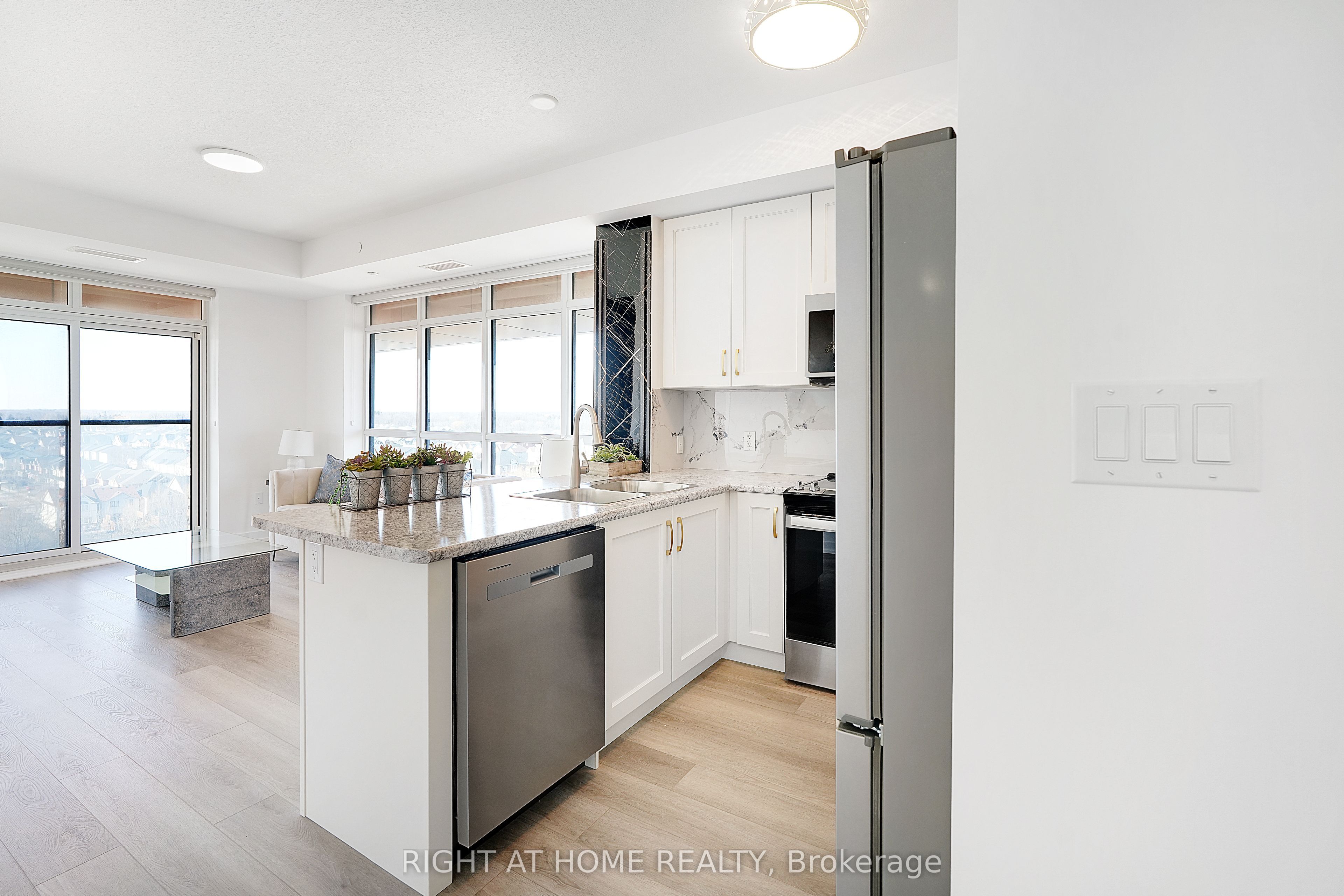 460 Dundas Street E 905 Property Photo 7