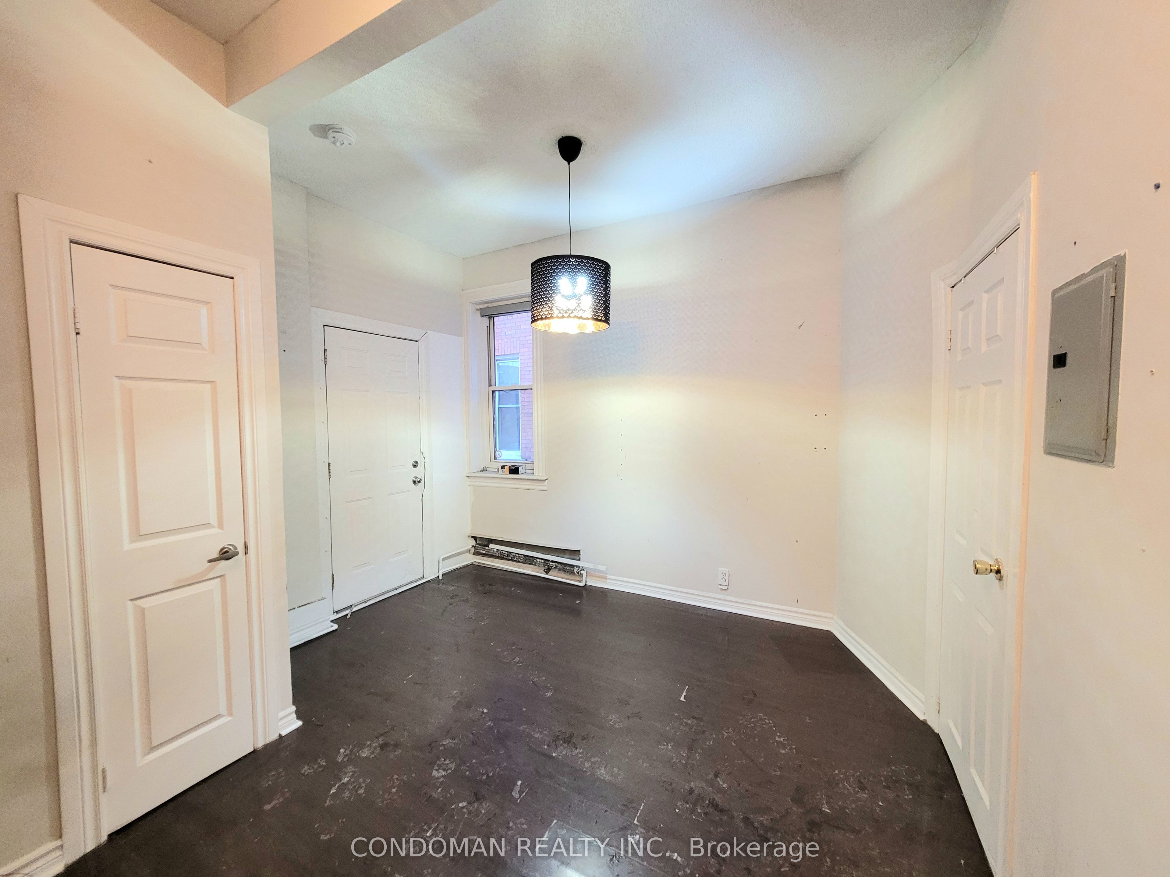 135 John Street S 4 Property Photo 1