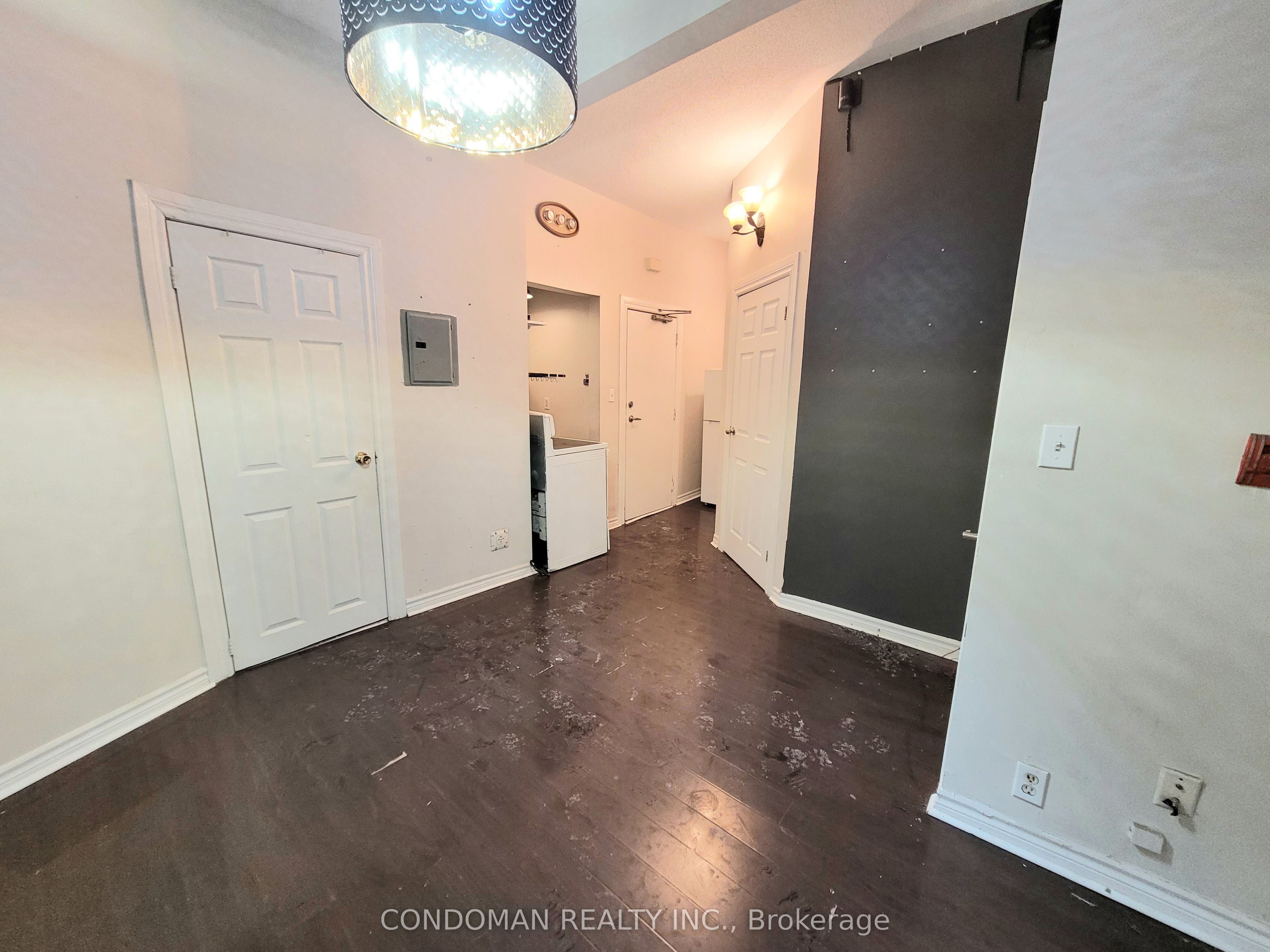 135 John Street S 4 Property Photo 3