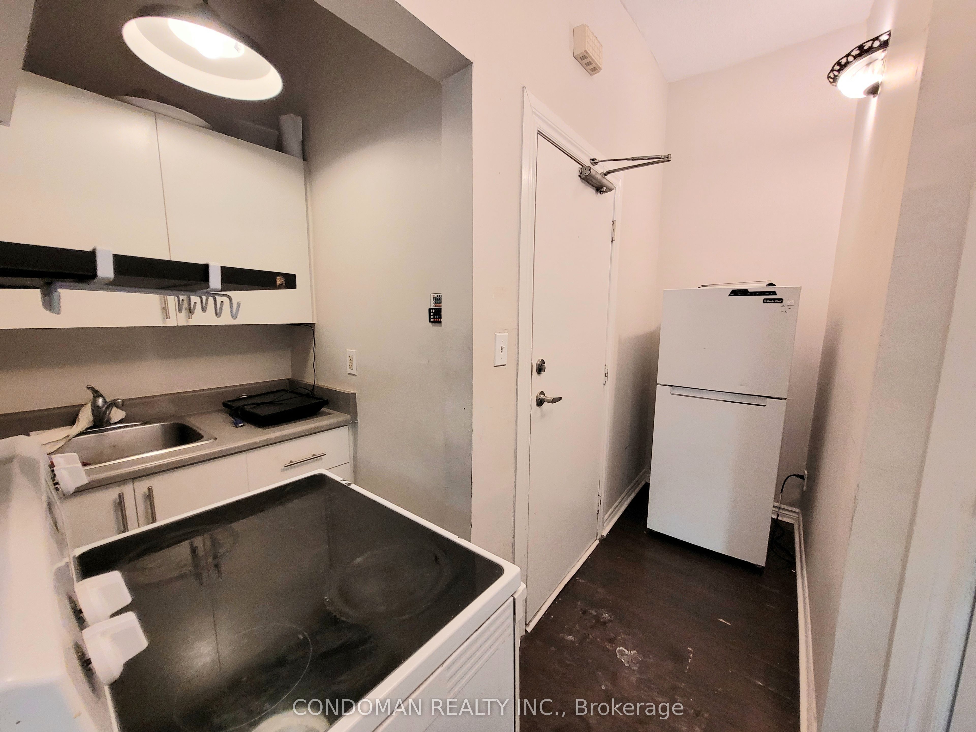 135 John Street S 4 Property Photo 4