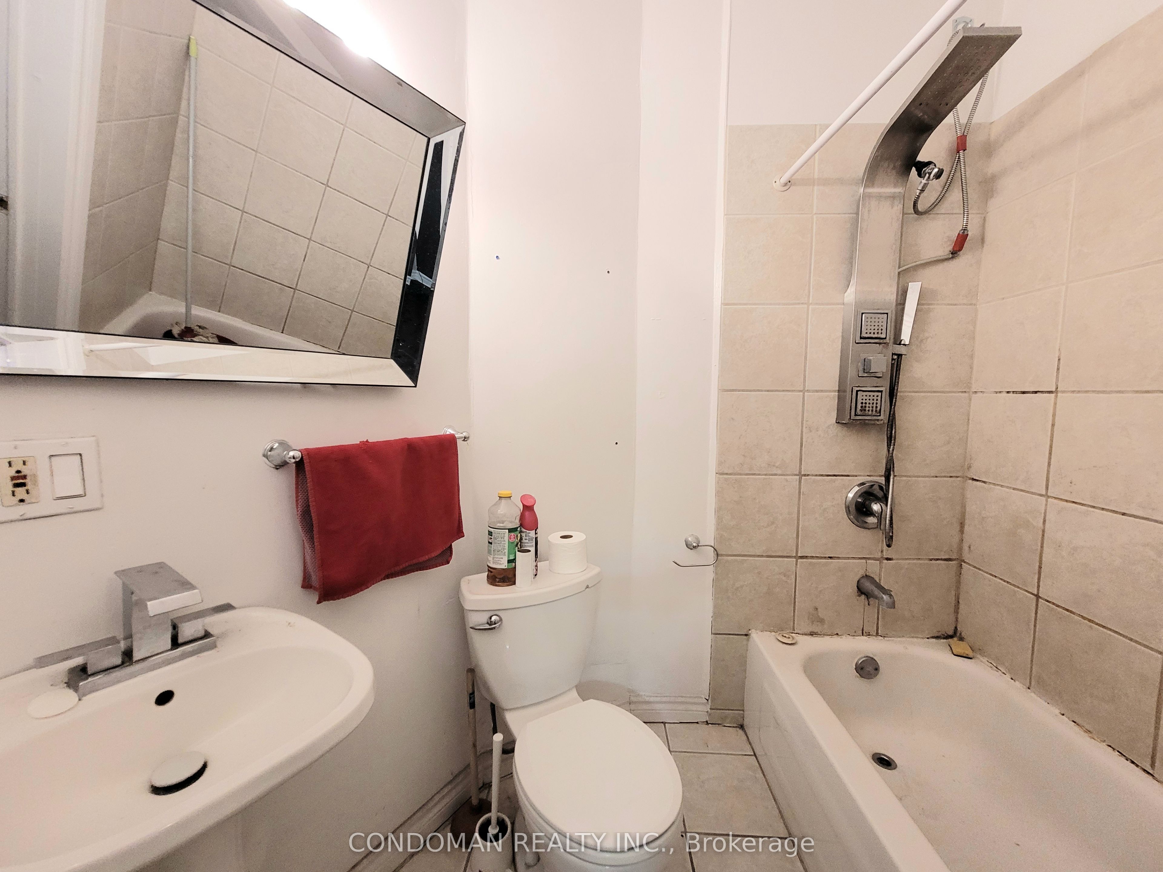 135 John Street S 4 Property Photo 7