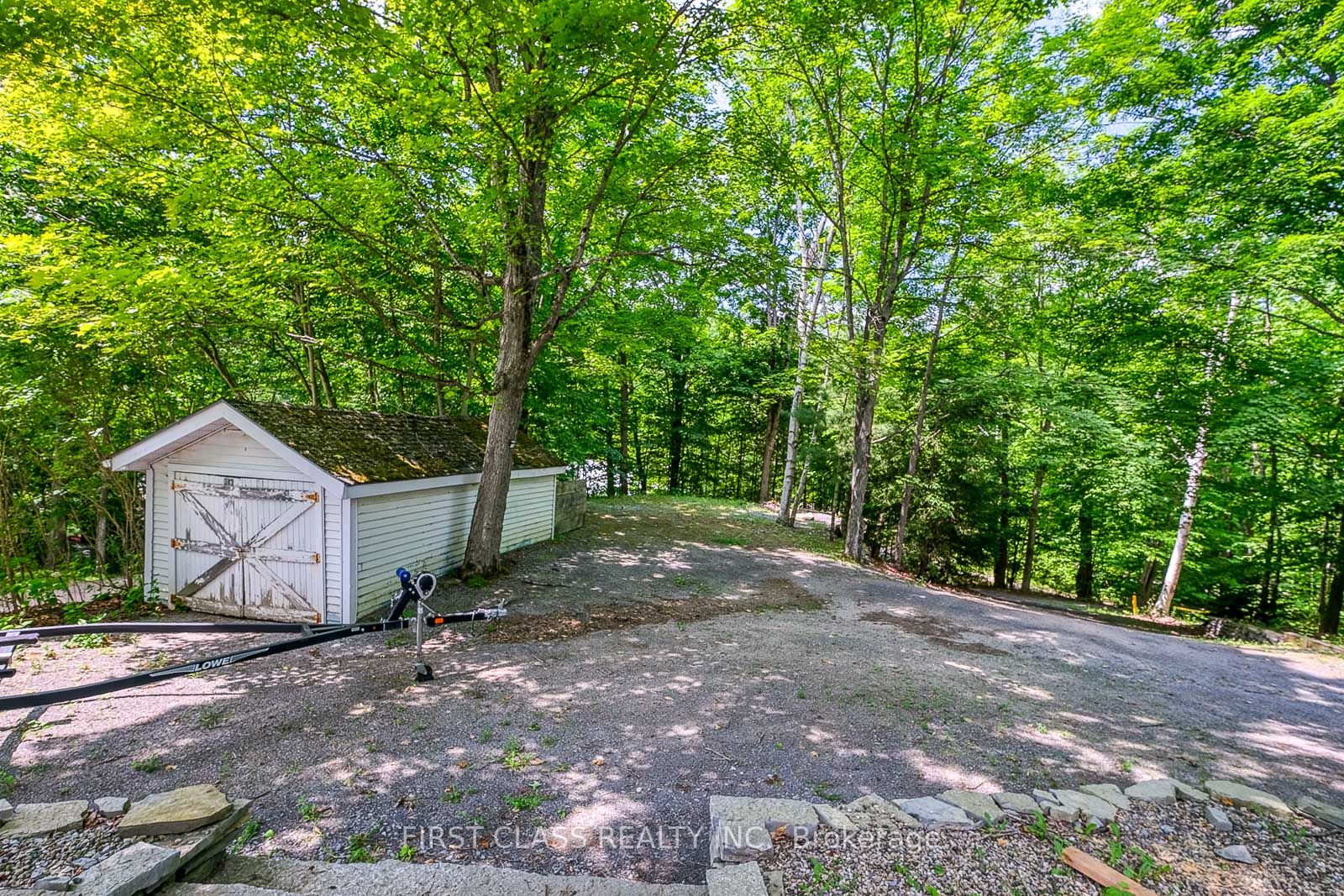 312a Henry Lane Property Photo 4