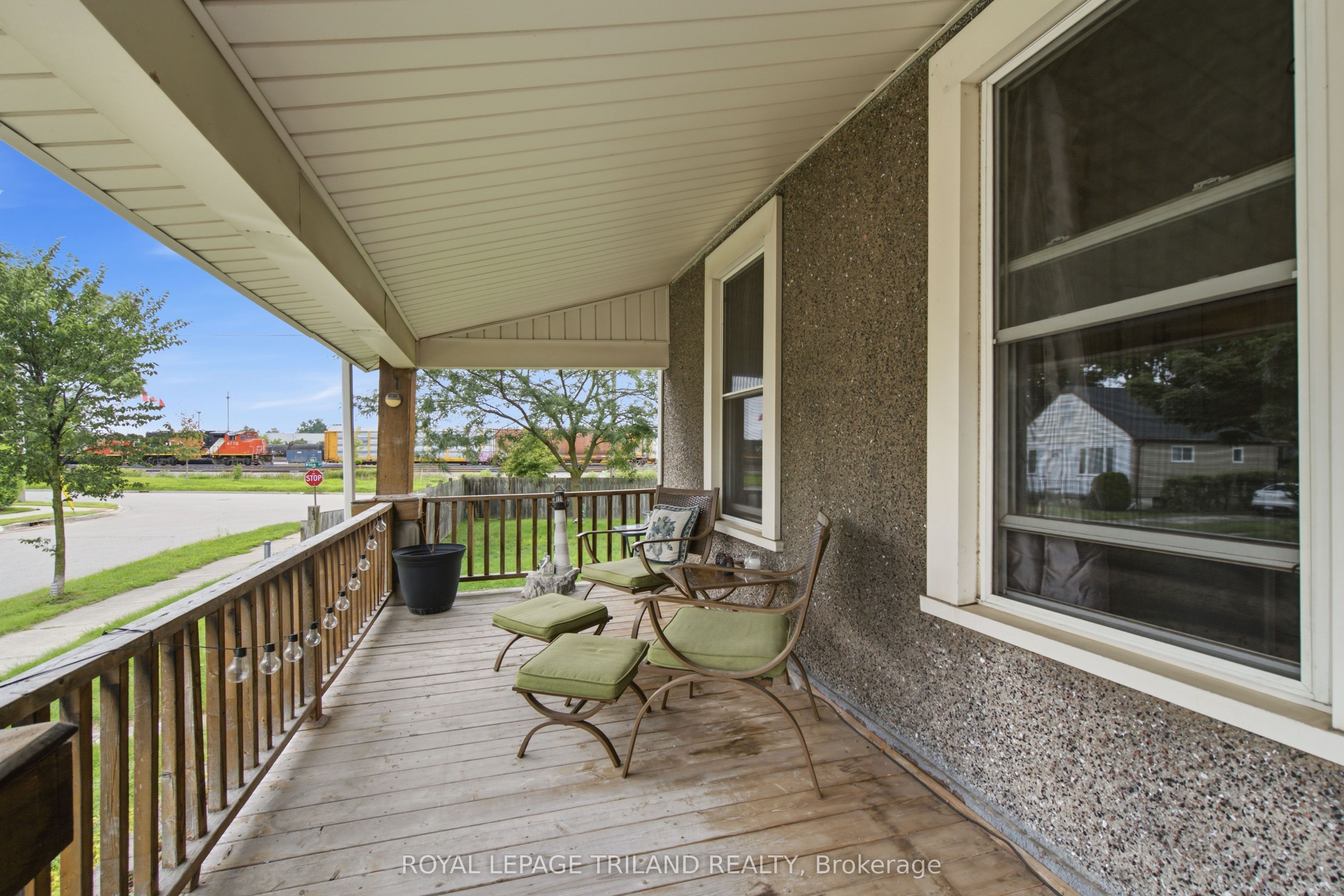 132 Oak Street Property Photo 2