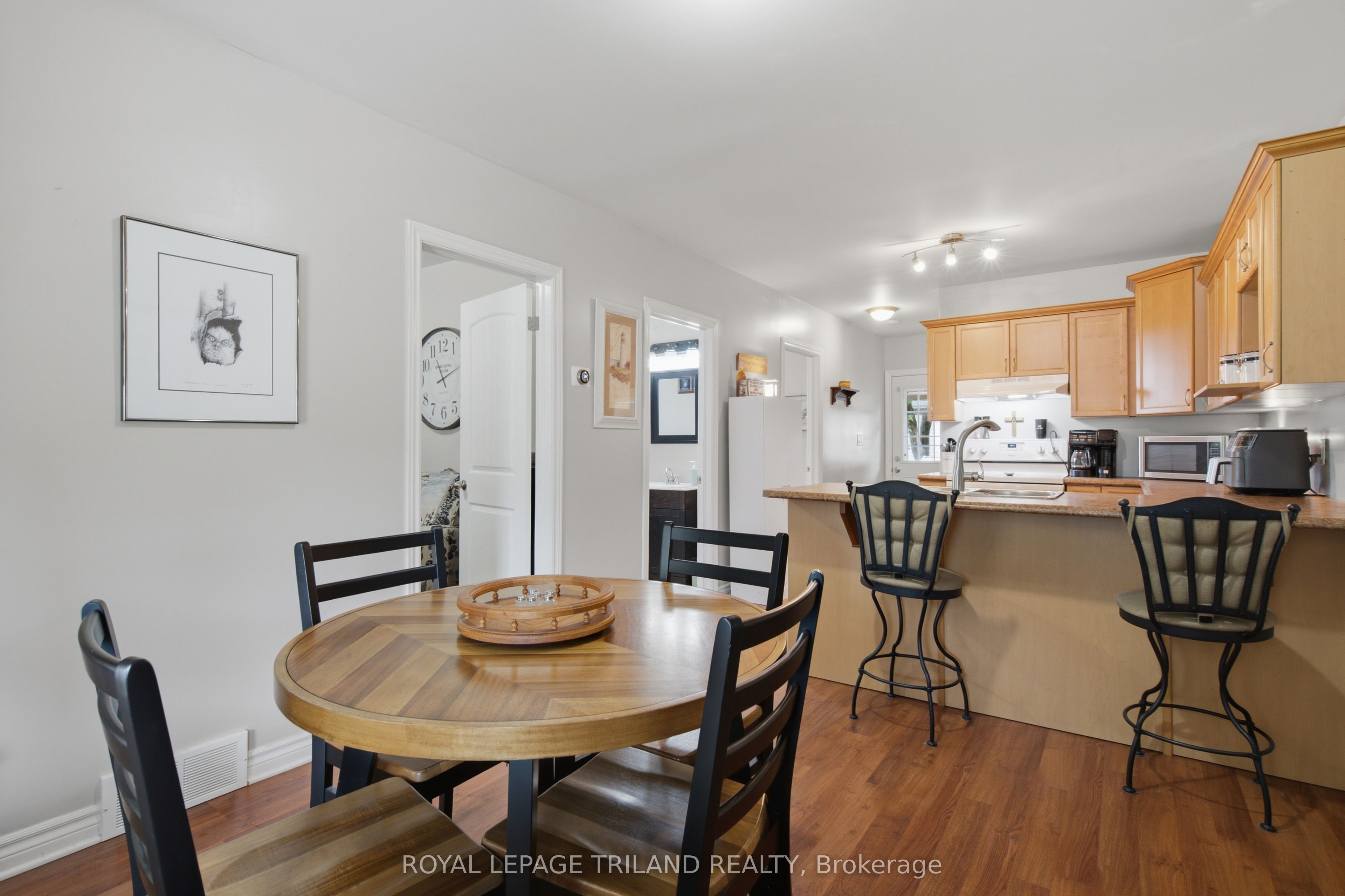132 Oak Street Property Photo 5