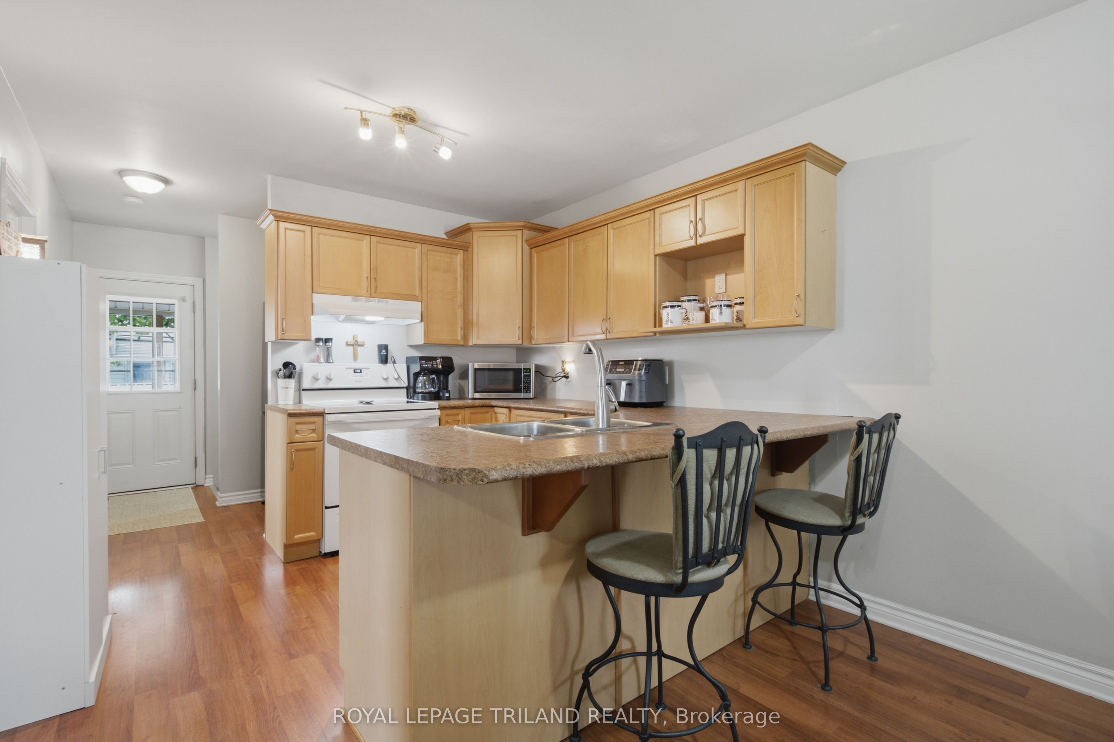 132 Oak Street Property Photo 6