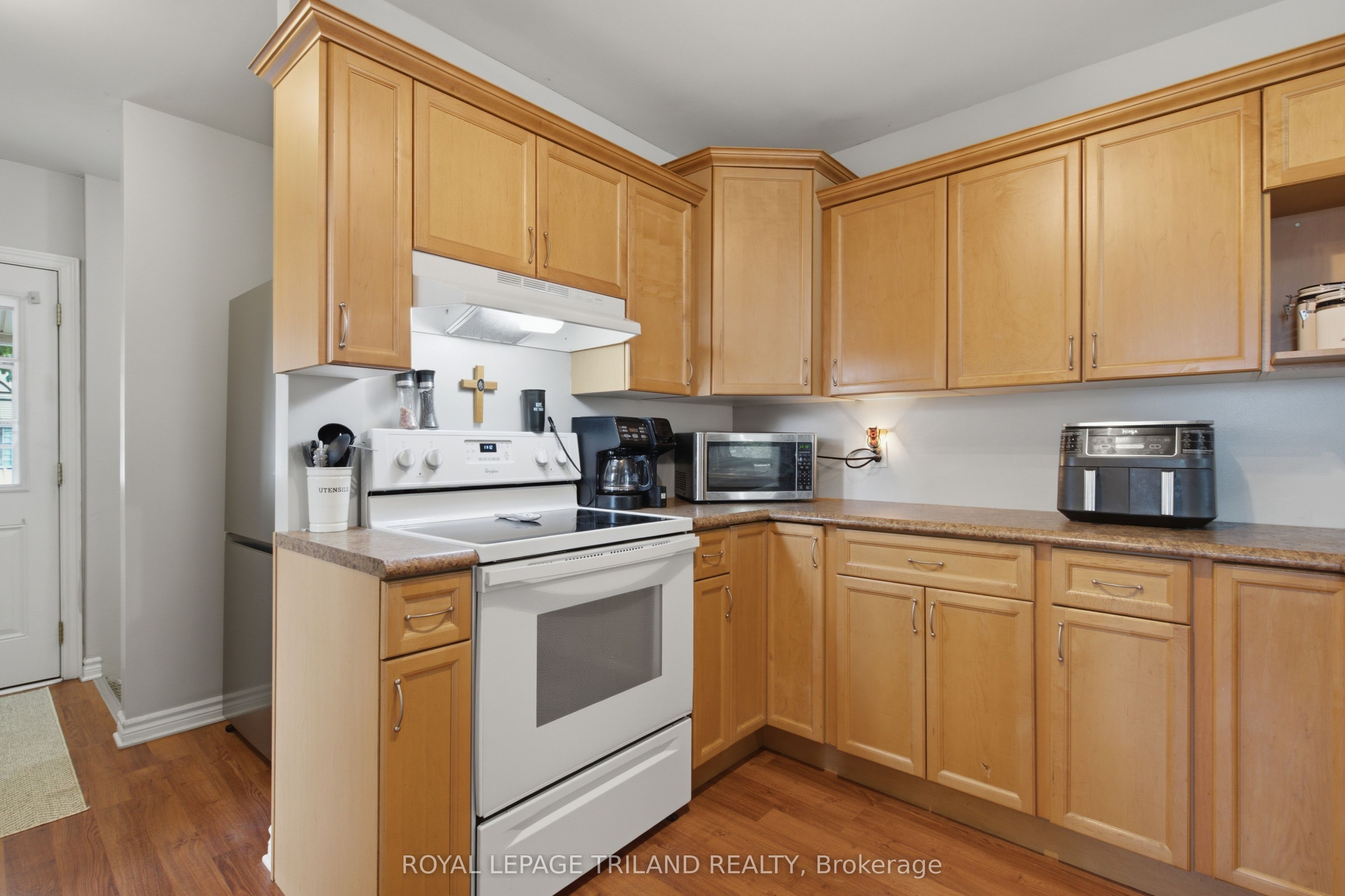 132 Oak Street Property Photo 7
