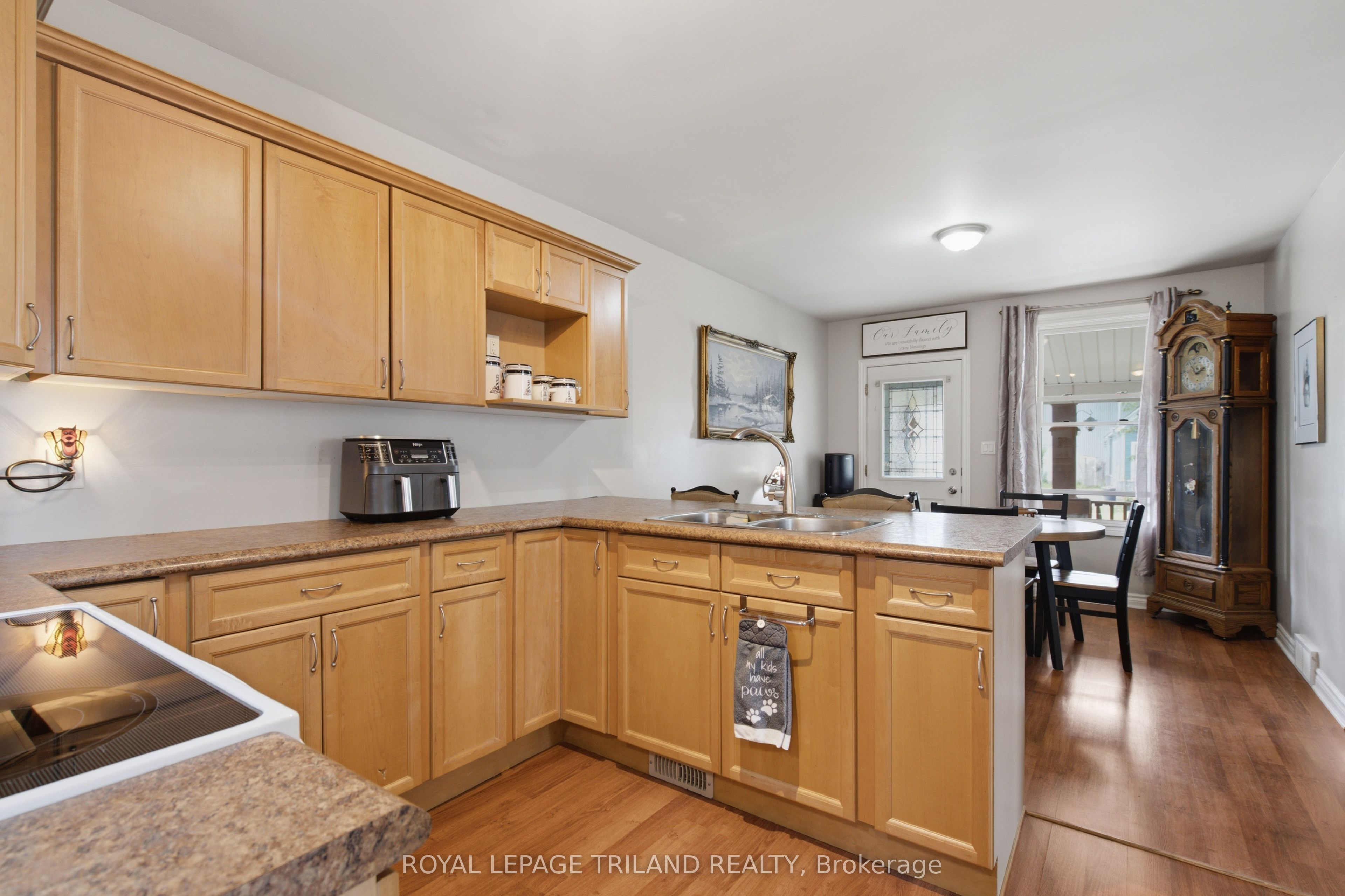 132 Oak Street Property Photo 8