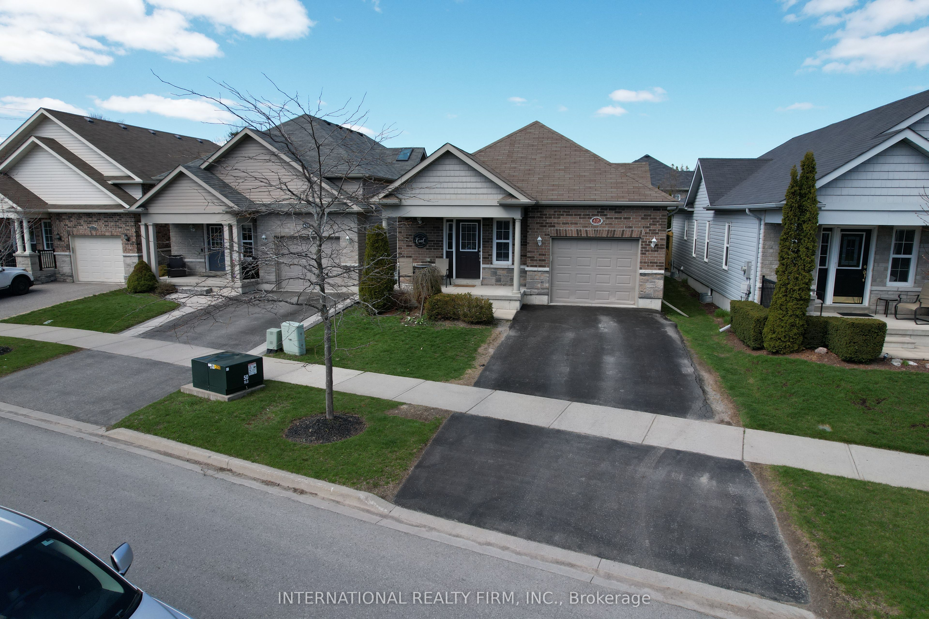 438 Stirling Way Property Photo 1