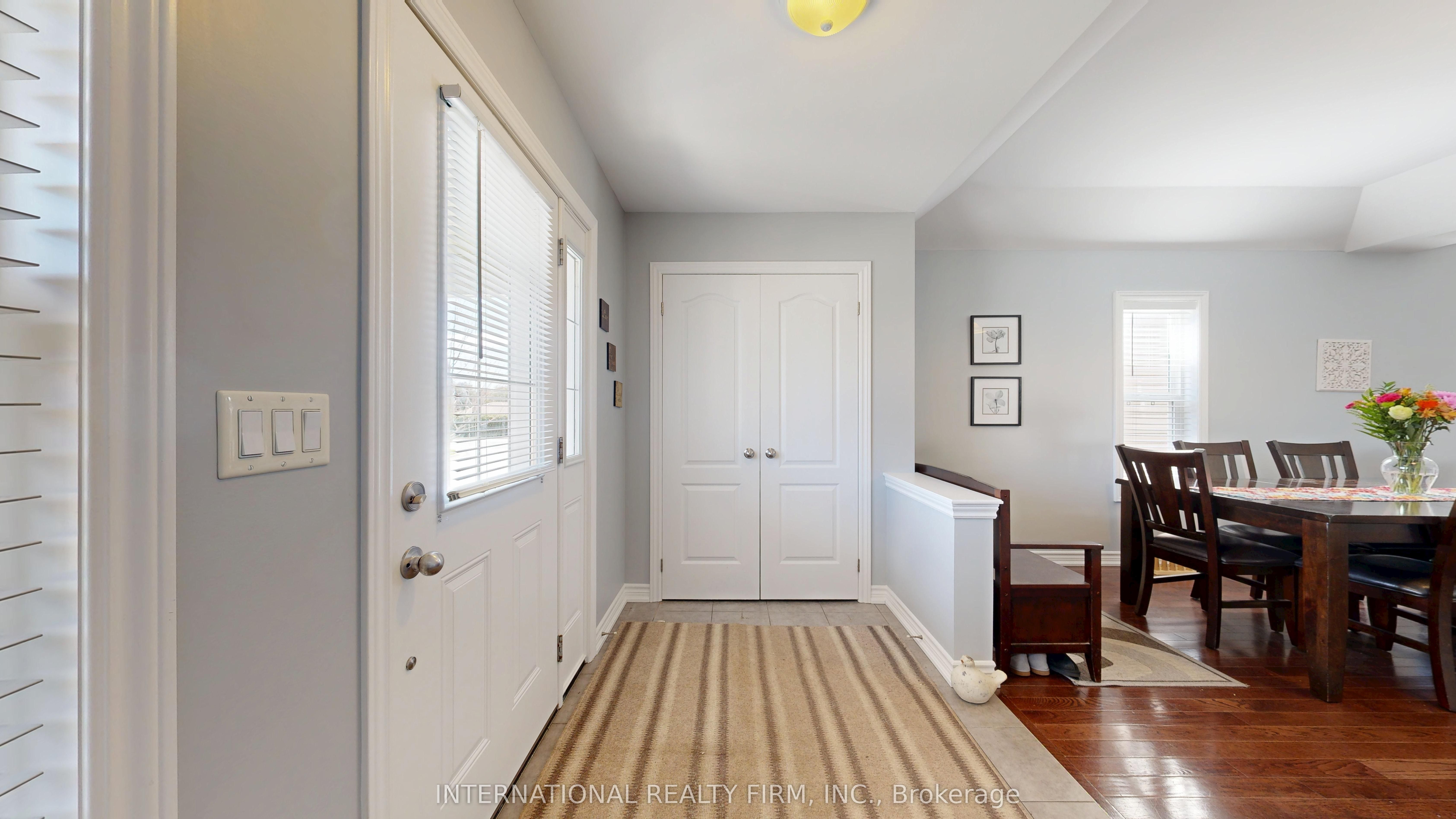 438 Stirling Way Property Photo 7