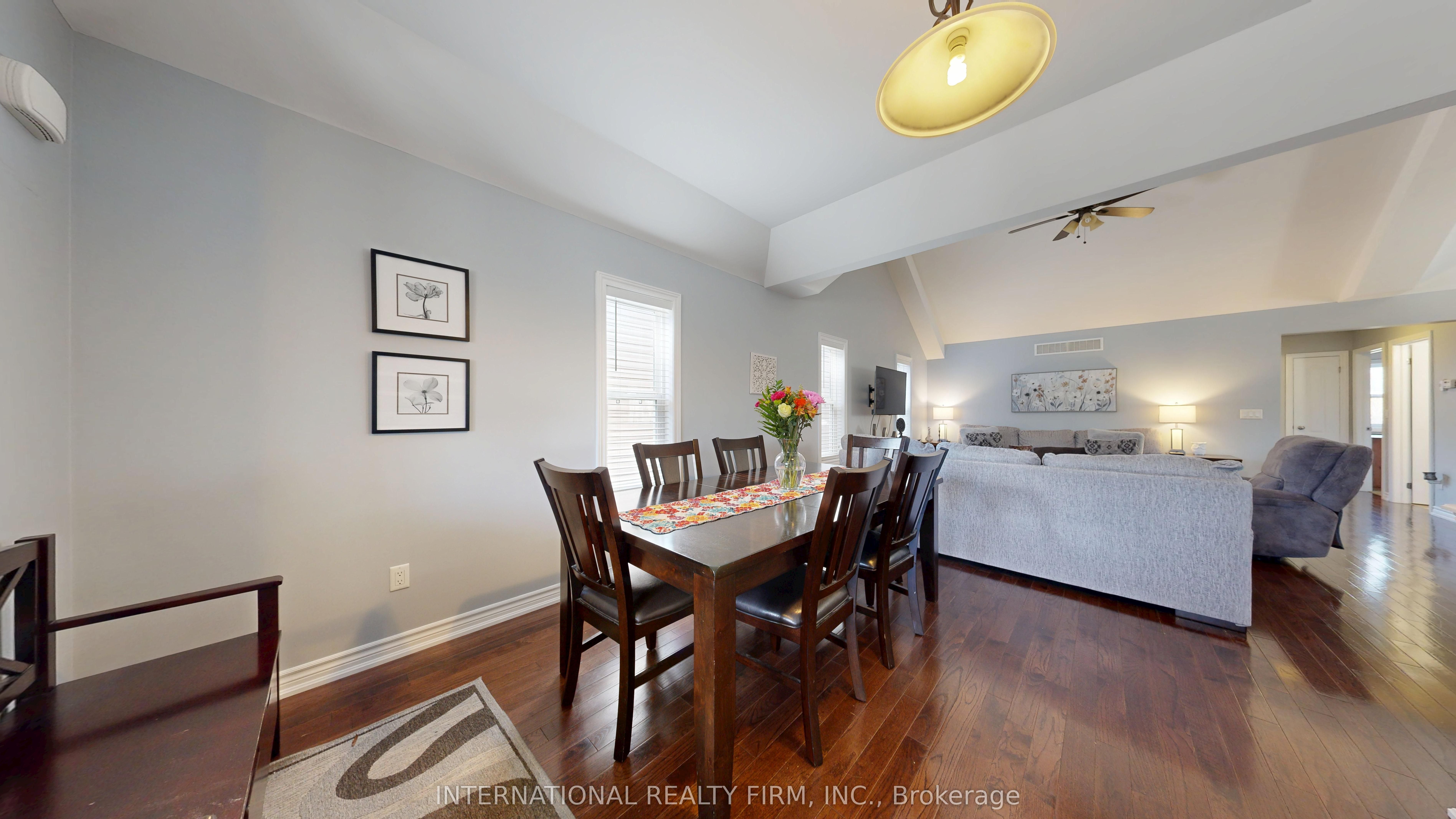 438 Stirling Way Property Photo 9
