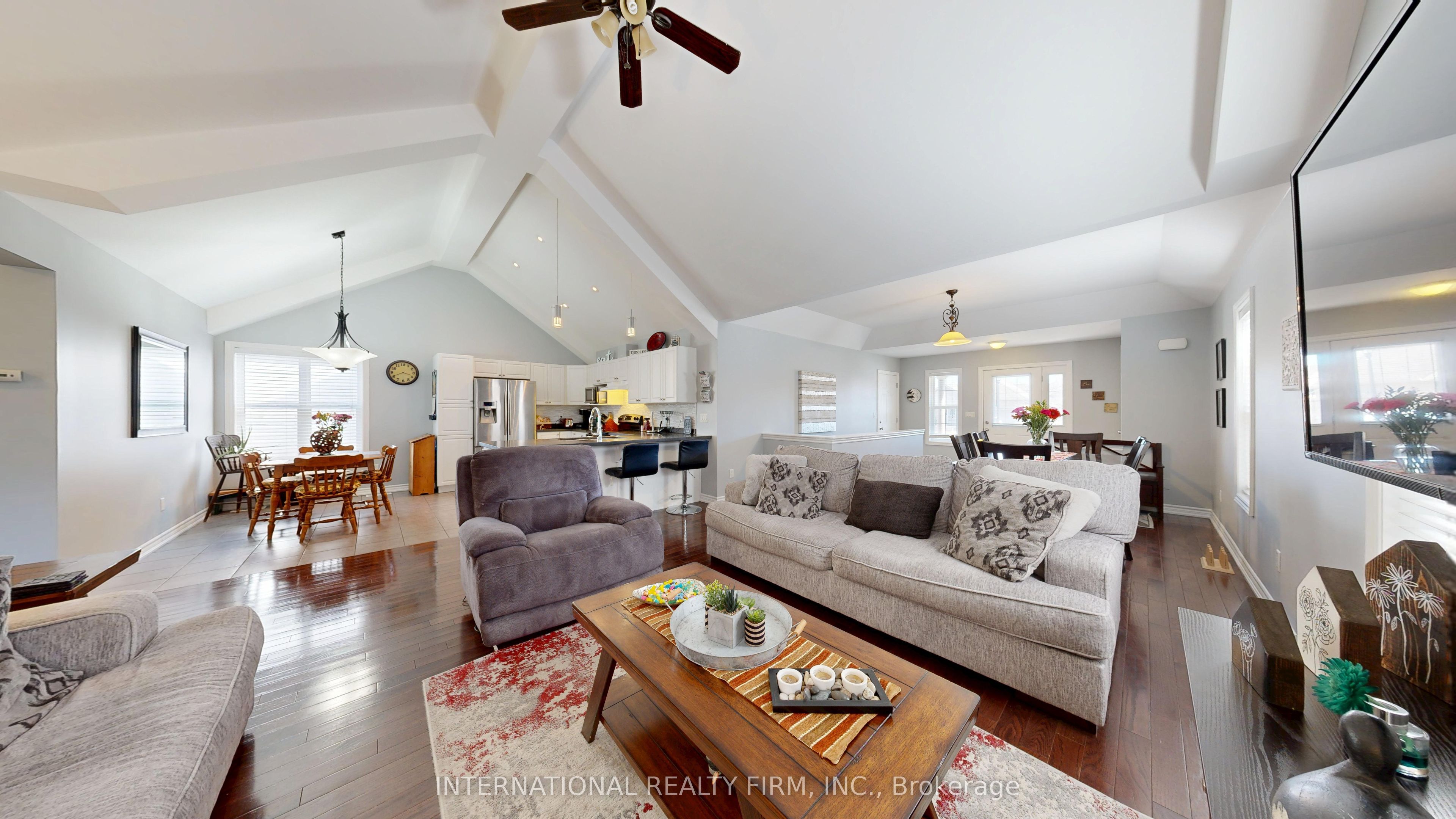 438 Stirling Way Property Photo 10